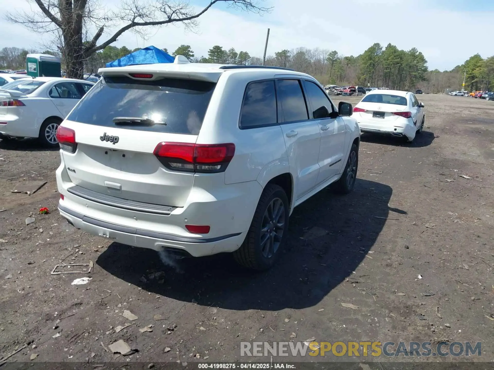 4 Photograph of a damaged car 1C4RJFCG0KC830964 JEEP GRAND CHEROKEE 2019