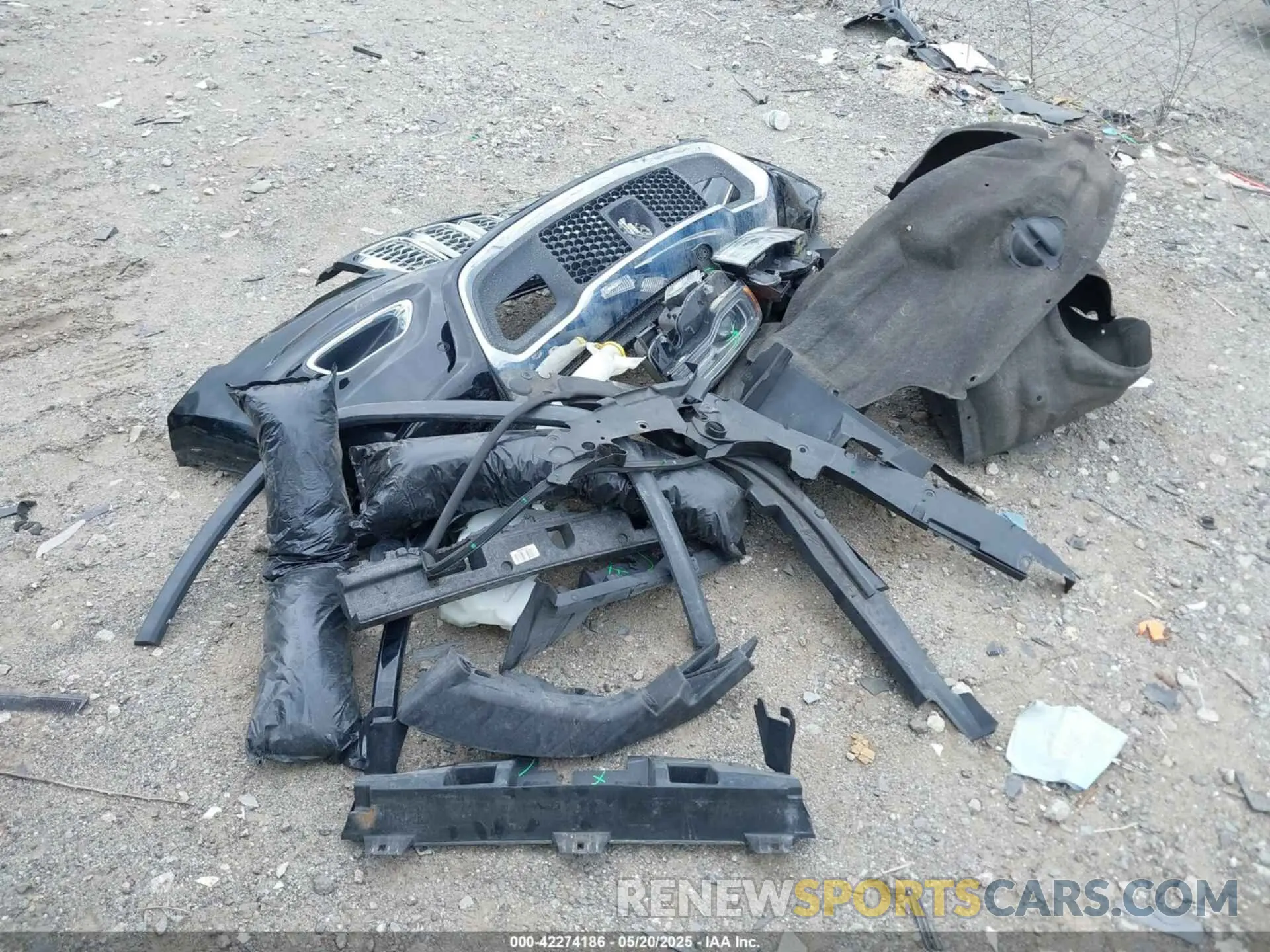 12 Photograph of a damaged car 1C4RJFCG2KC591143 JEEP GRAND CHEROKEE 2019