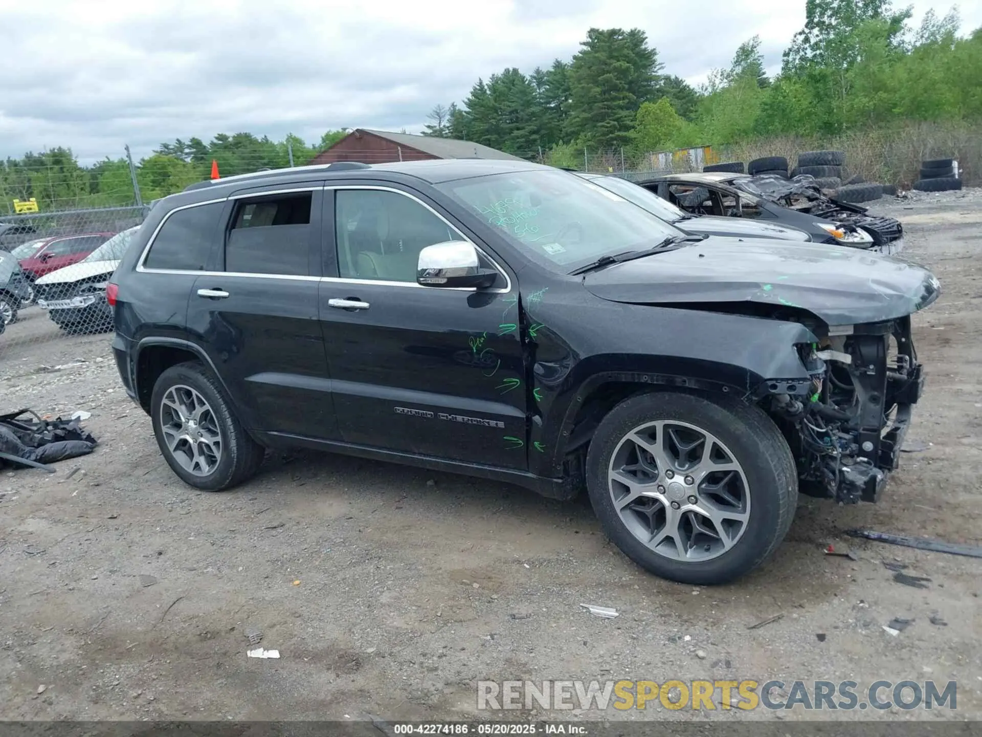 14 Photograph of a damaged car 1C4RJFCG2KC591143 JEEP GRAND CHEROKEE 2019