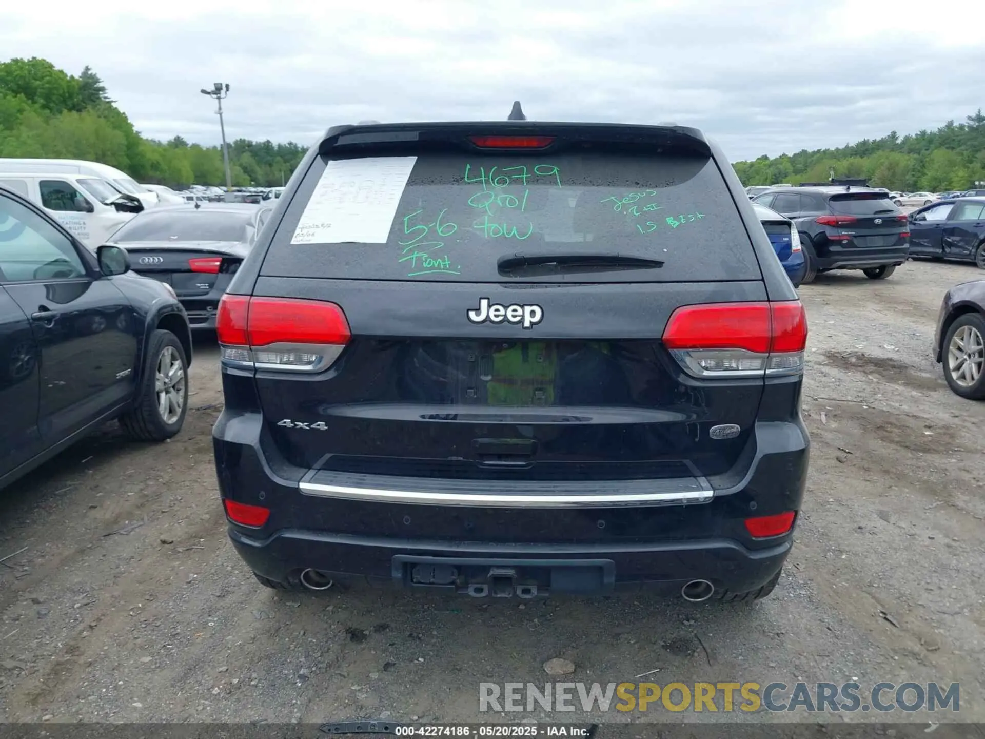 17 Photograph of a damaged car 1C4RJFCG2KC591143 JEEP GRAND CHEROKEE 2019