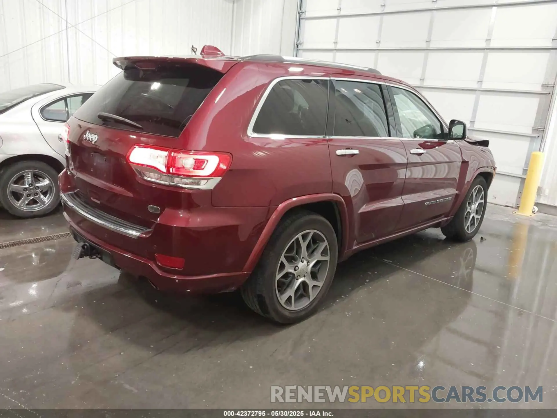 4 Photograph of a damaged car 1C4RJFCG2KC726704 JEEP GRAND CHEROKEE 2019