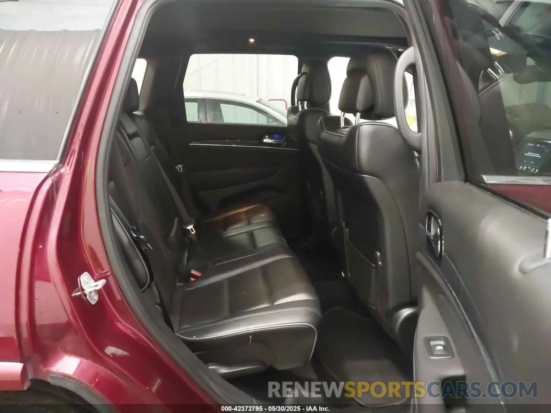 8 Photograph of a damaged car 1C4RJFCG2KC726704 JEEP GRAND CHEROKEE 2019