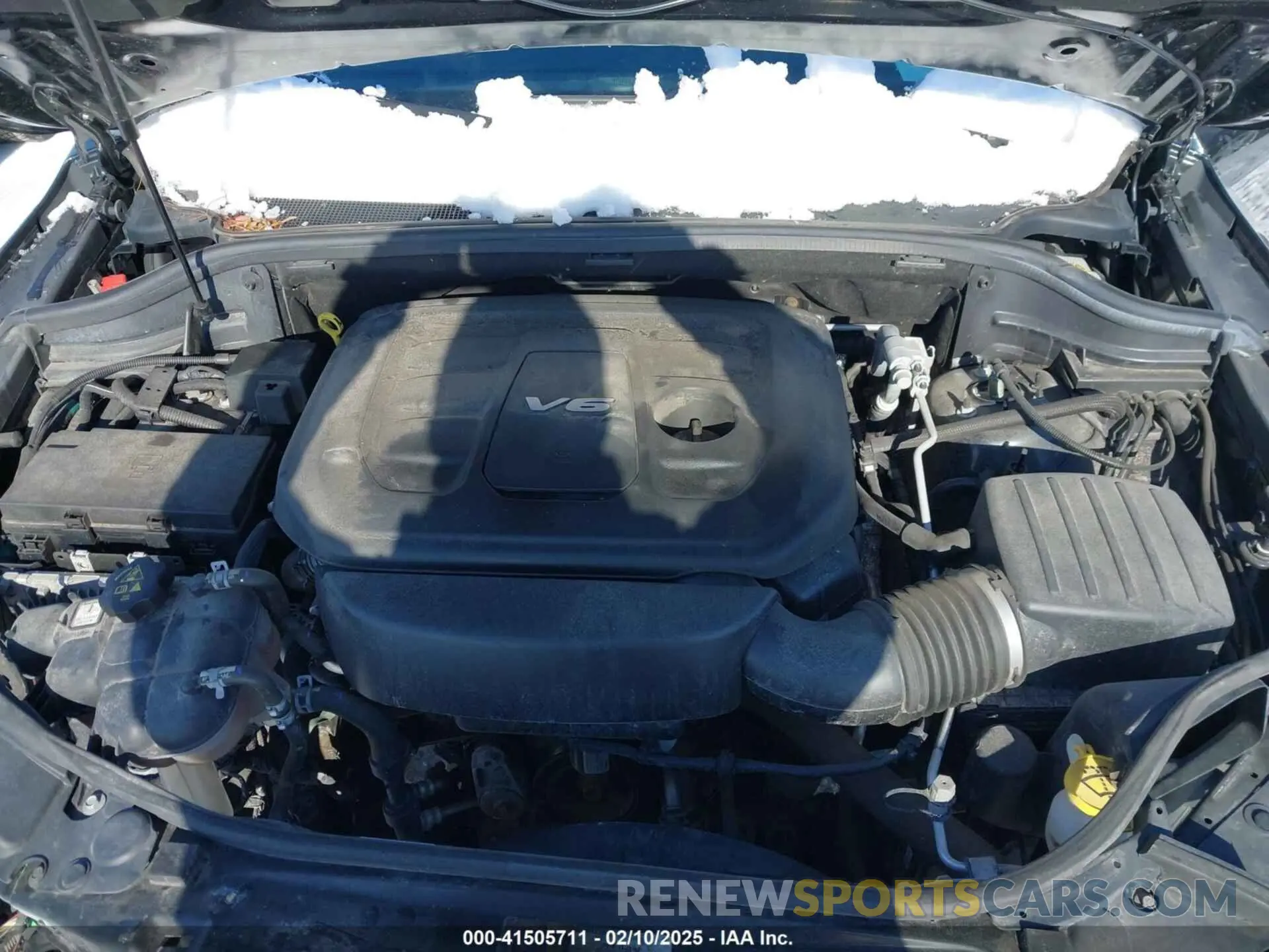 10 Photograph of a damaged car 1C4RJFCG4KC583691 JEEP GRAND CHEROKEE 2019