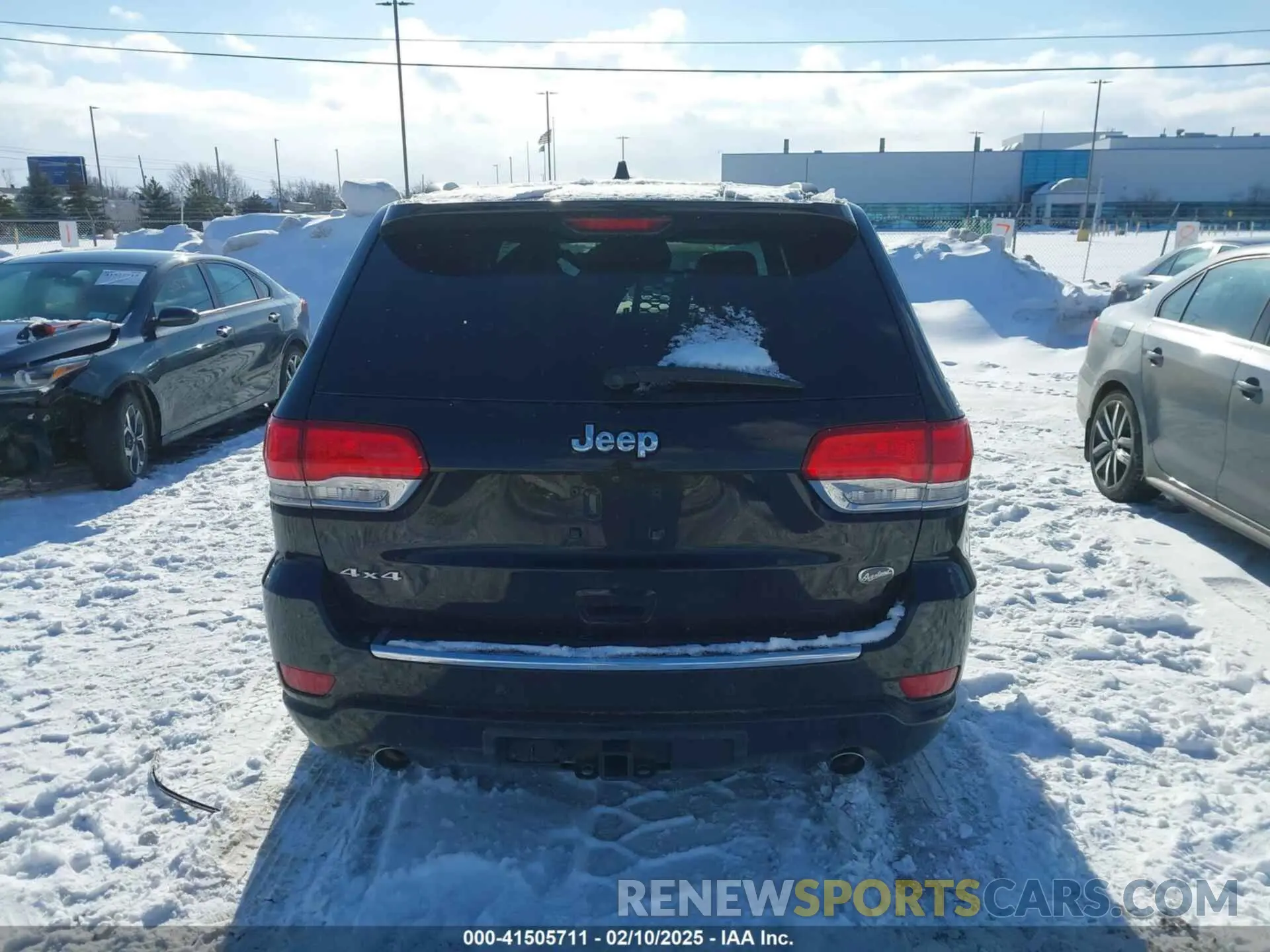 17 Photograph of a damaged car 1C4RJFCG4KC583691 JEEP GRAND CHEROKEE 2019