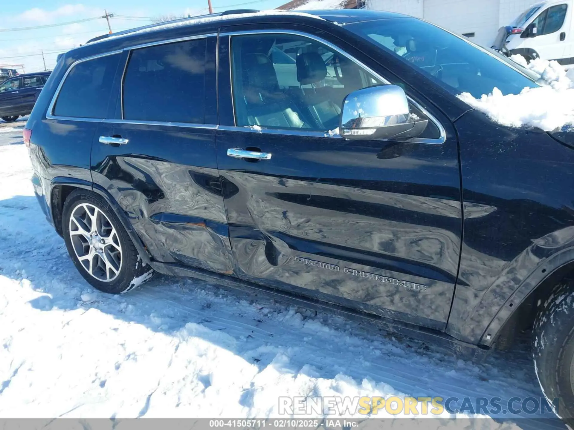 19 Photograph of a damaged car 1C4RJFCG4KC583691 JEEP GRAND CHEROKEE 2019