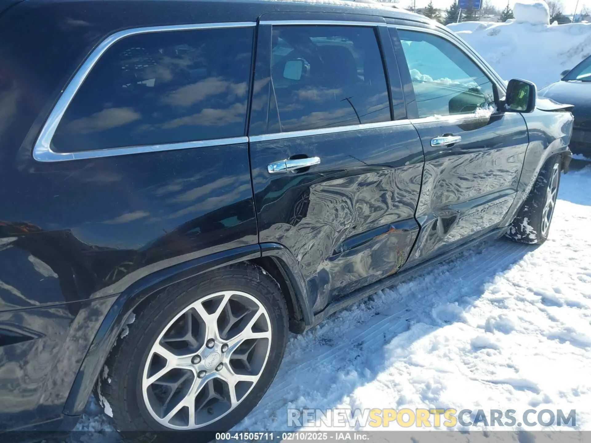 20 Photograph of a damaged car 1C4RJFCG4KC583691 JEEP GRAND CHEROKEE 2019