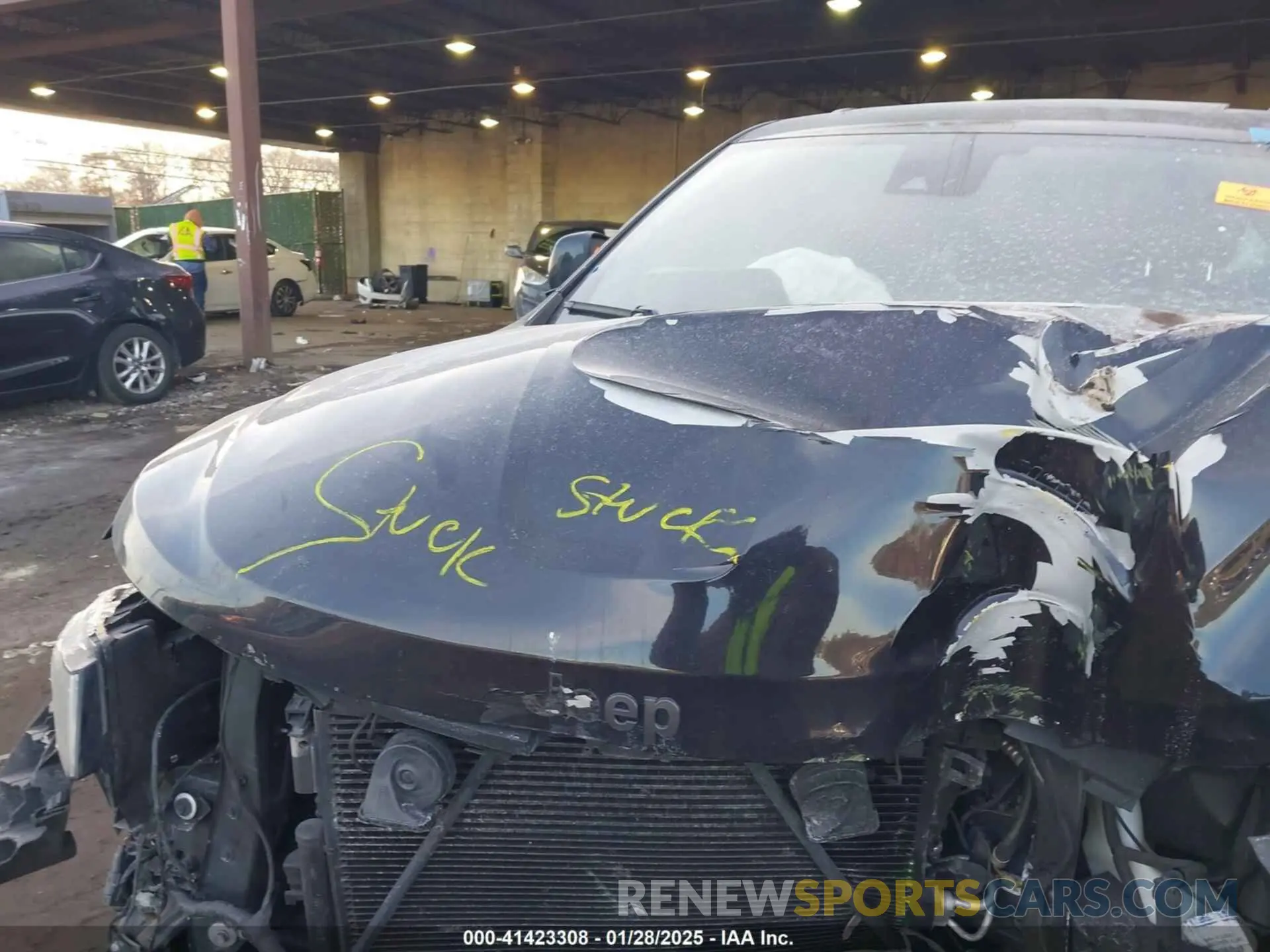 10 Photograph of a damaged car 1C4RJFCG6KC595891 JEEP GRAND CHEROKEE 2019