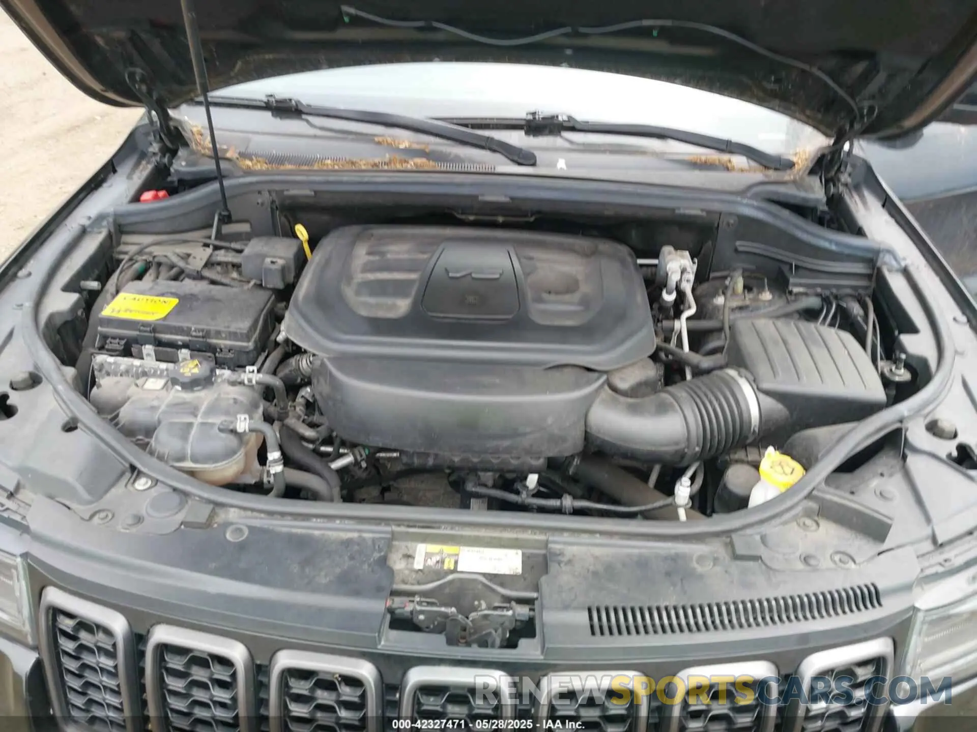 10 Photograph of a damaged car 1C4RJFCG6KC834369 JEEP GRAND CHEROKEE 2019