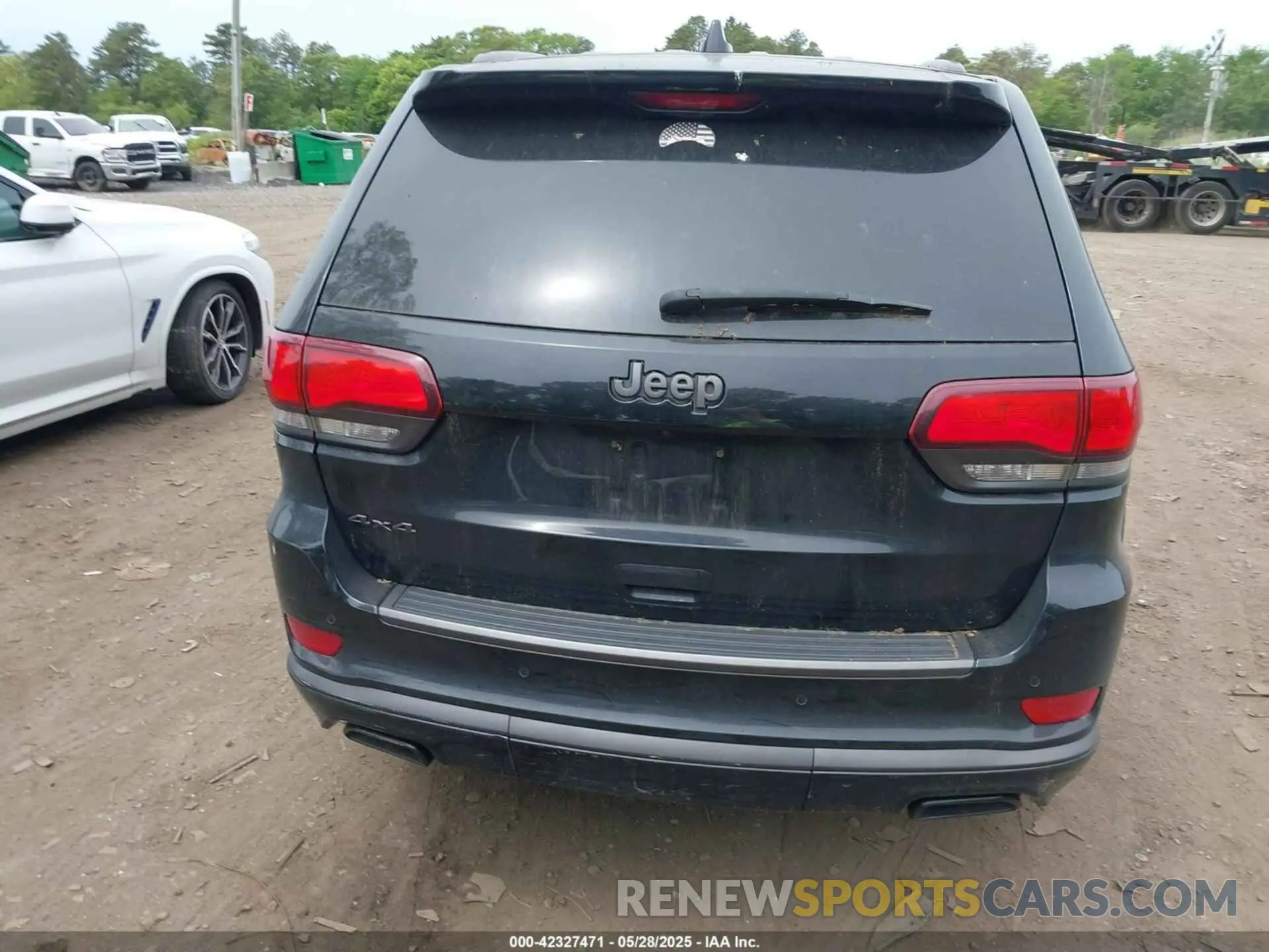16 Photograph of a damaged car 1C4RJFCG6KC834369 JEEP GRAND CHEROKEE 2019