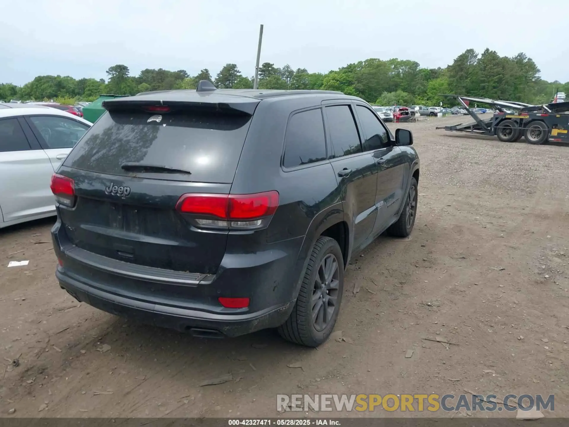 4 Photograph of a damaged car 1C4RJFCG6KC834369 JEEP GRAND CHEROKEE 2019