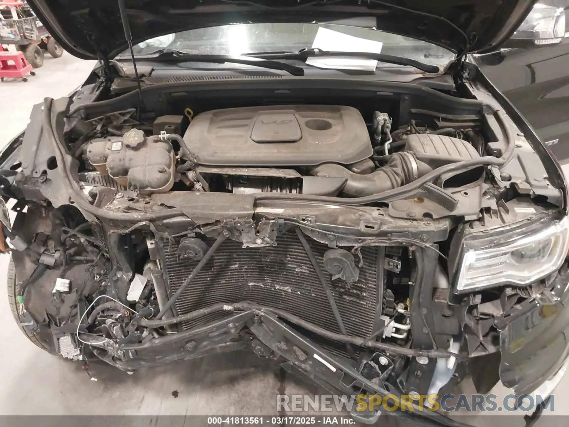 10 Photograph of a damaged car 1C4RJFCG7KC709686 JEEP GRAND CHEROKEE 2019