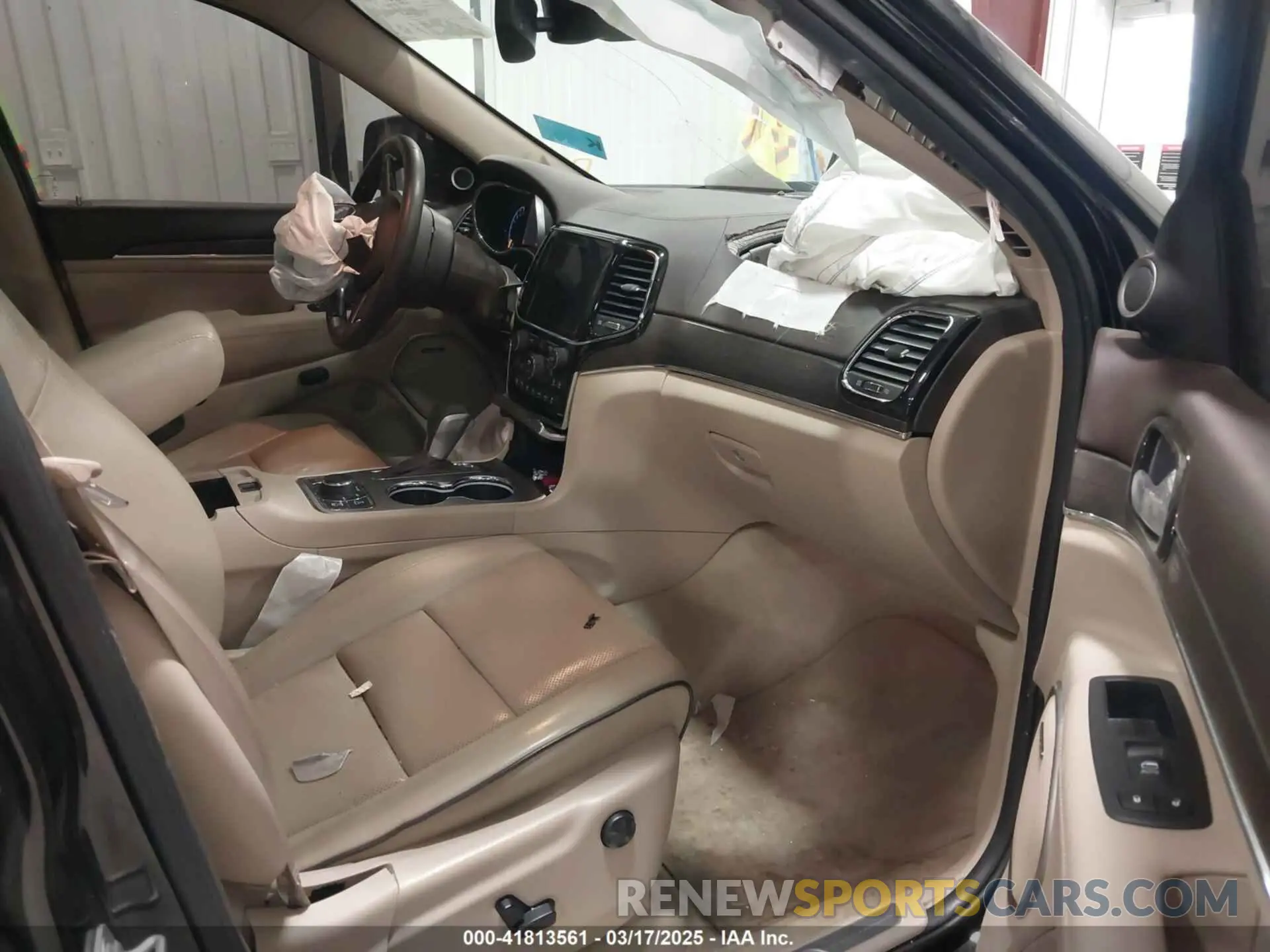 5 Photograph of a damaged car 1C4RJFCG7KC709686 JEEP GRAND CHEROKEE 2019