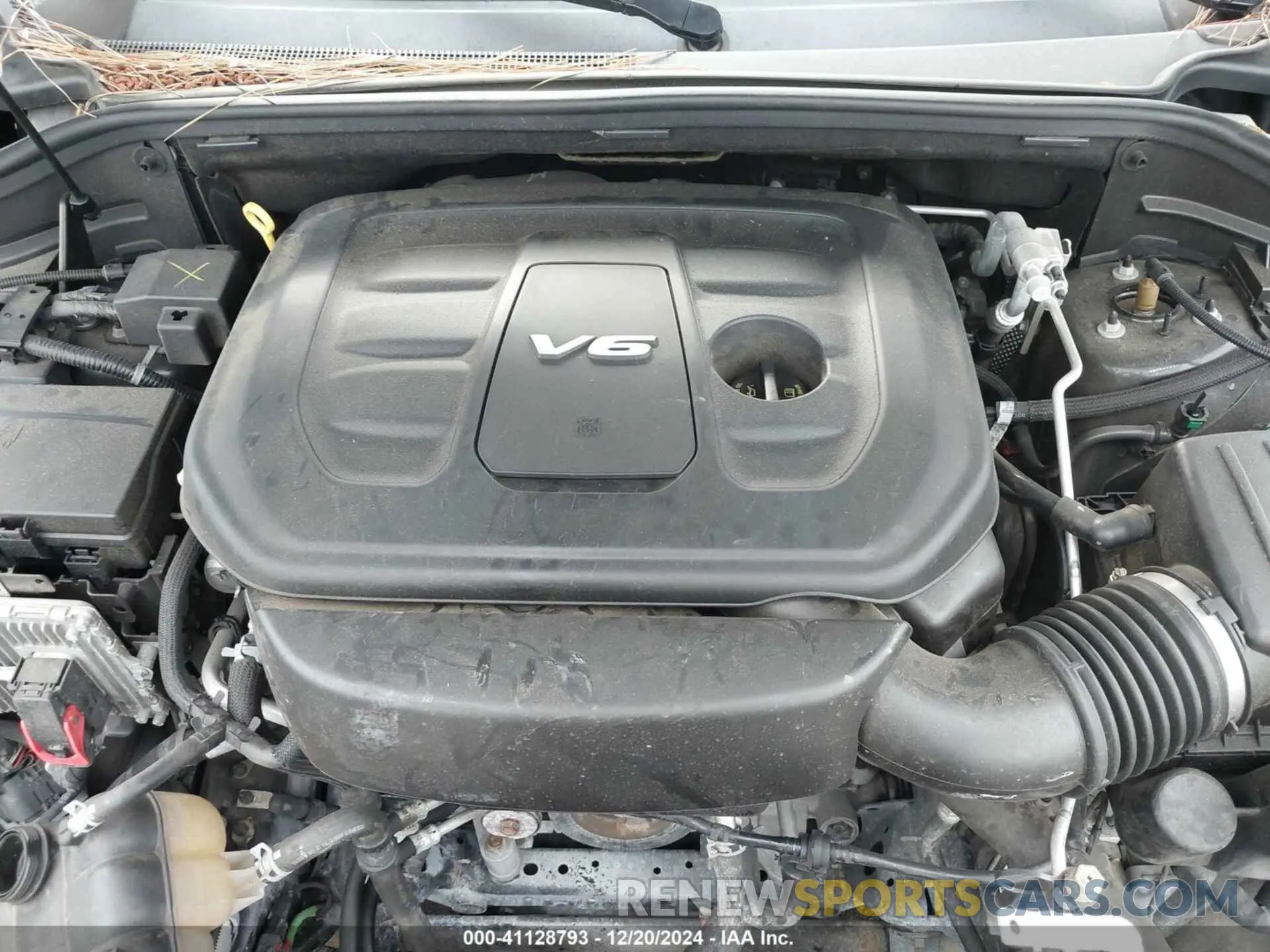 10 Photograph of a damaged car 1C4RJFCG9KC566594 JEEP GRAND CHEROKEE 2019