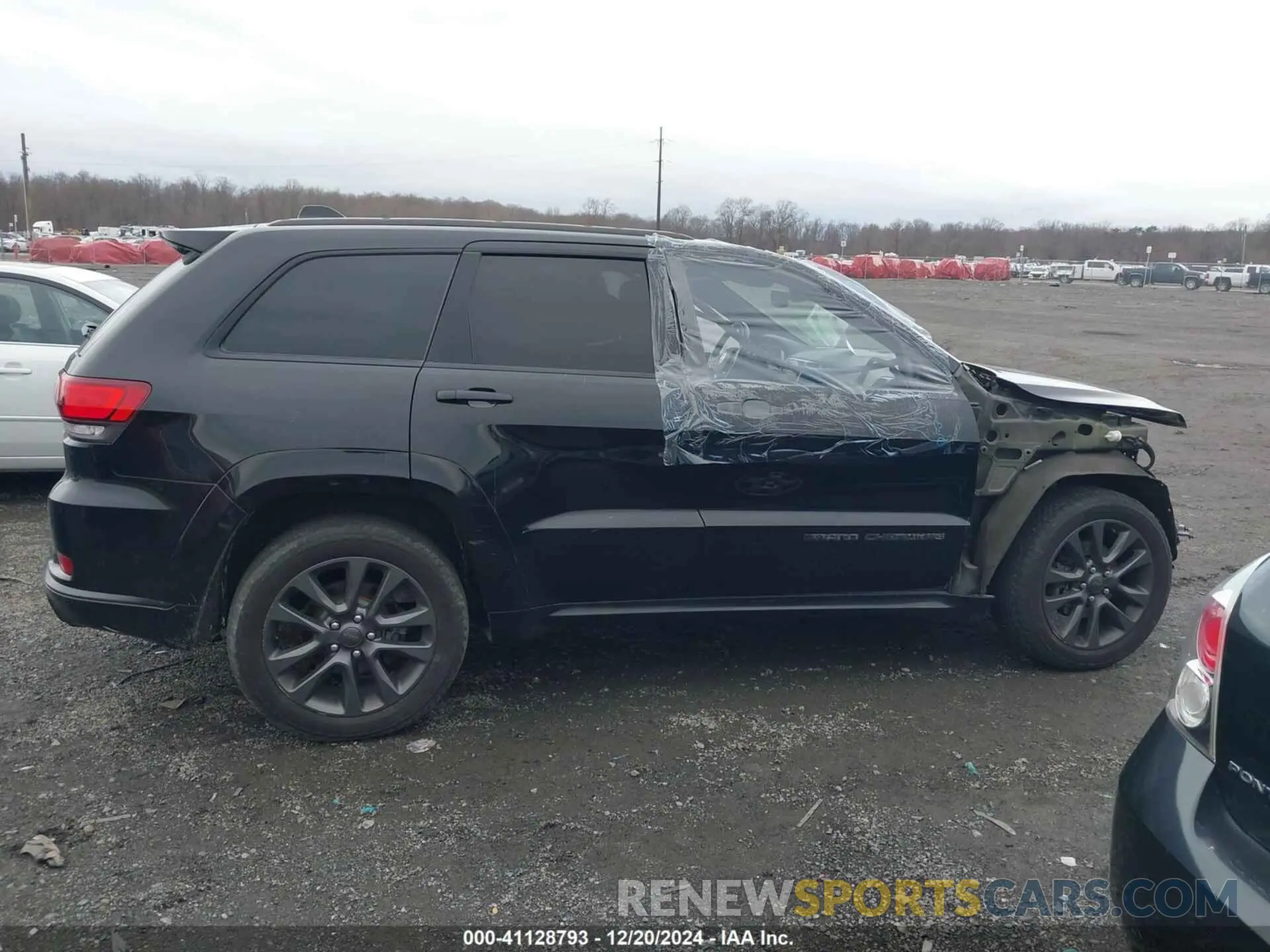 13 Photograph of a damaged car 1C4RJFCG9KC566594 JEEP GRAND CHEROKEE 2019