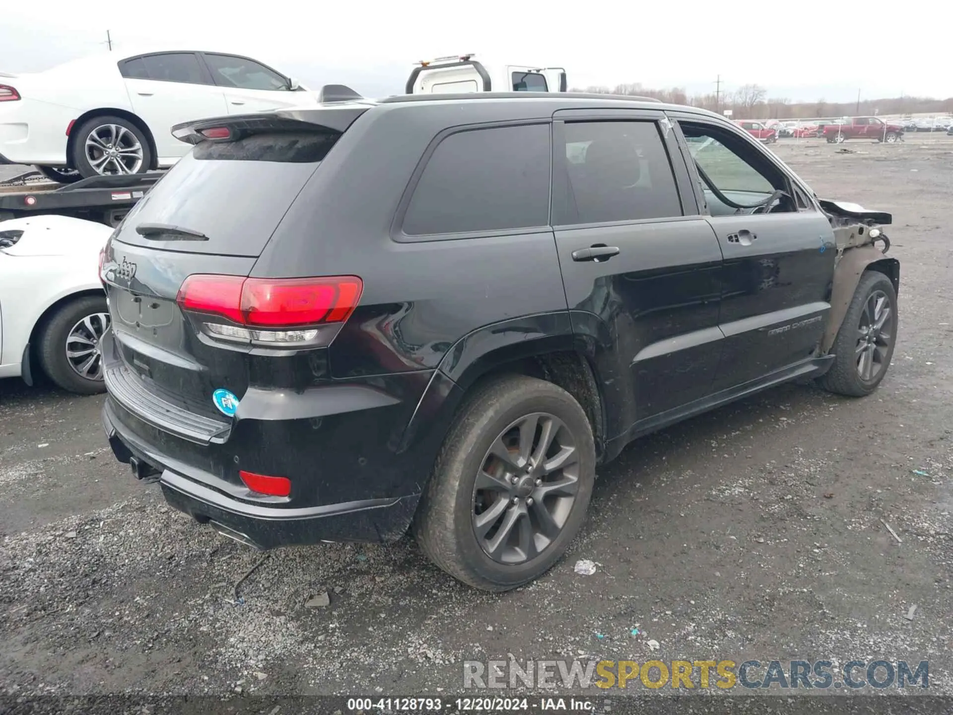 4 Photograph of a damaged car 1C4RJFCG9KC566594 JEEP GRAND CHEROKEE 2019