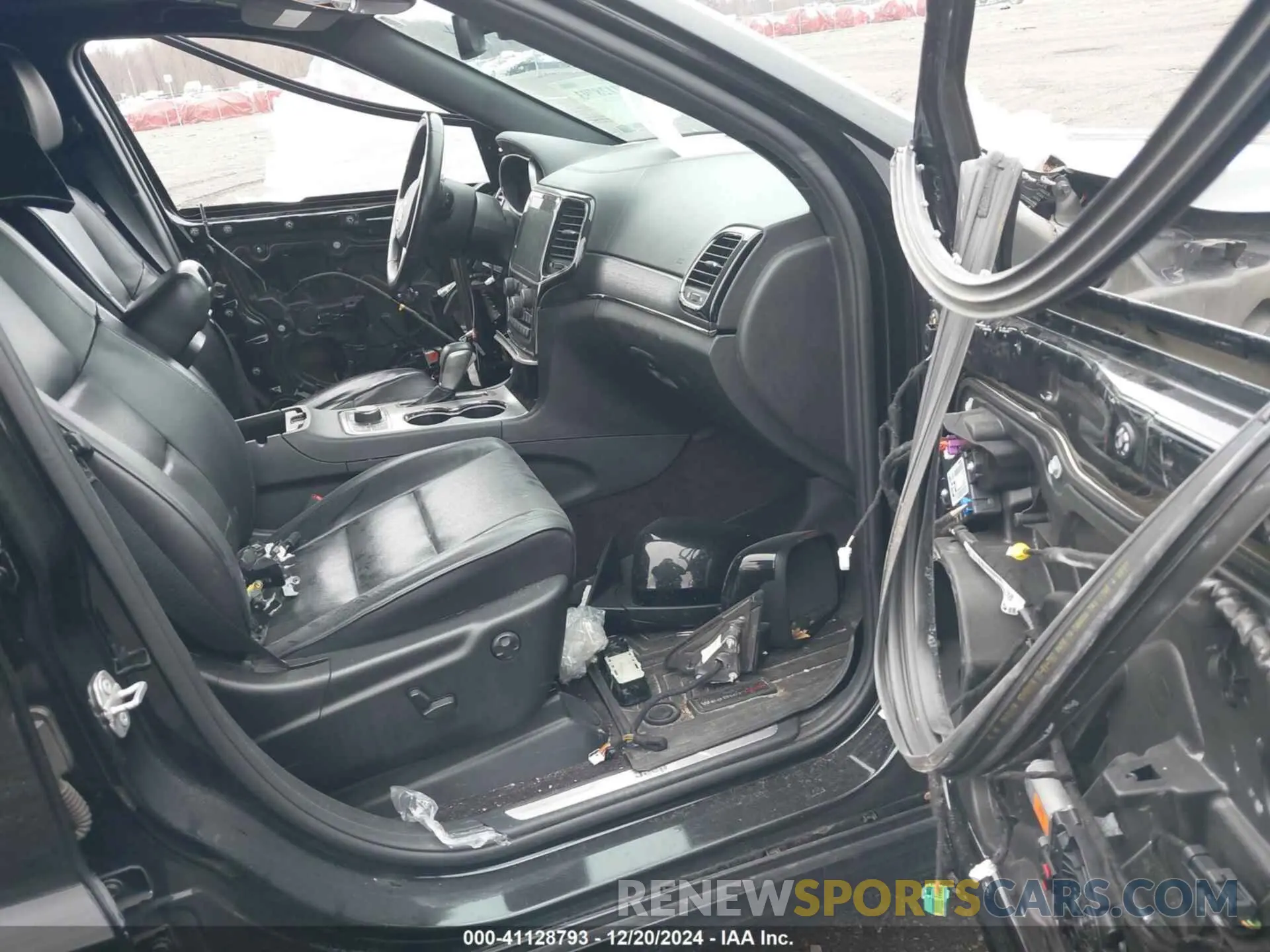 5 Photograph of a damaged car 1C4RJFCG9KC566594 JEEP GRAND CHEROKEE 2019