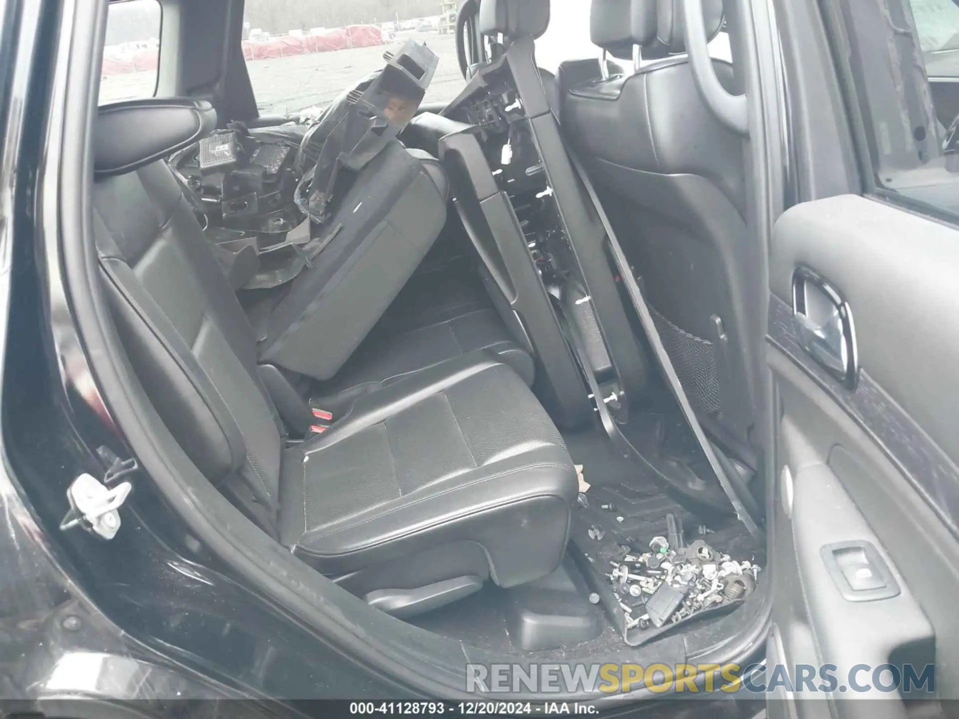8 Photograph of a damaged car 1C4RJFCG9KC566594 JEEP GRAND CHEROKEE 2019