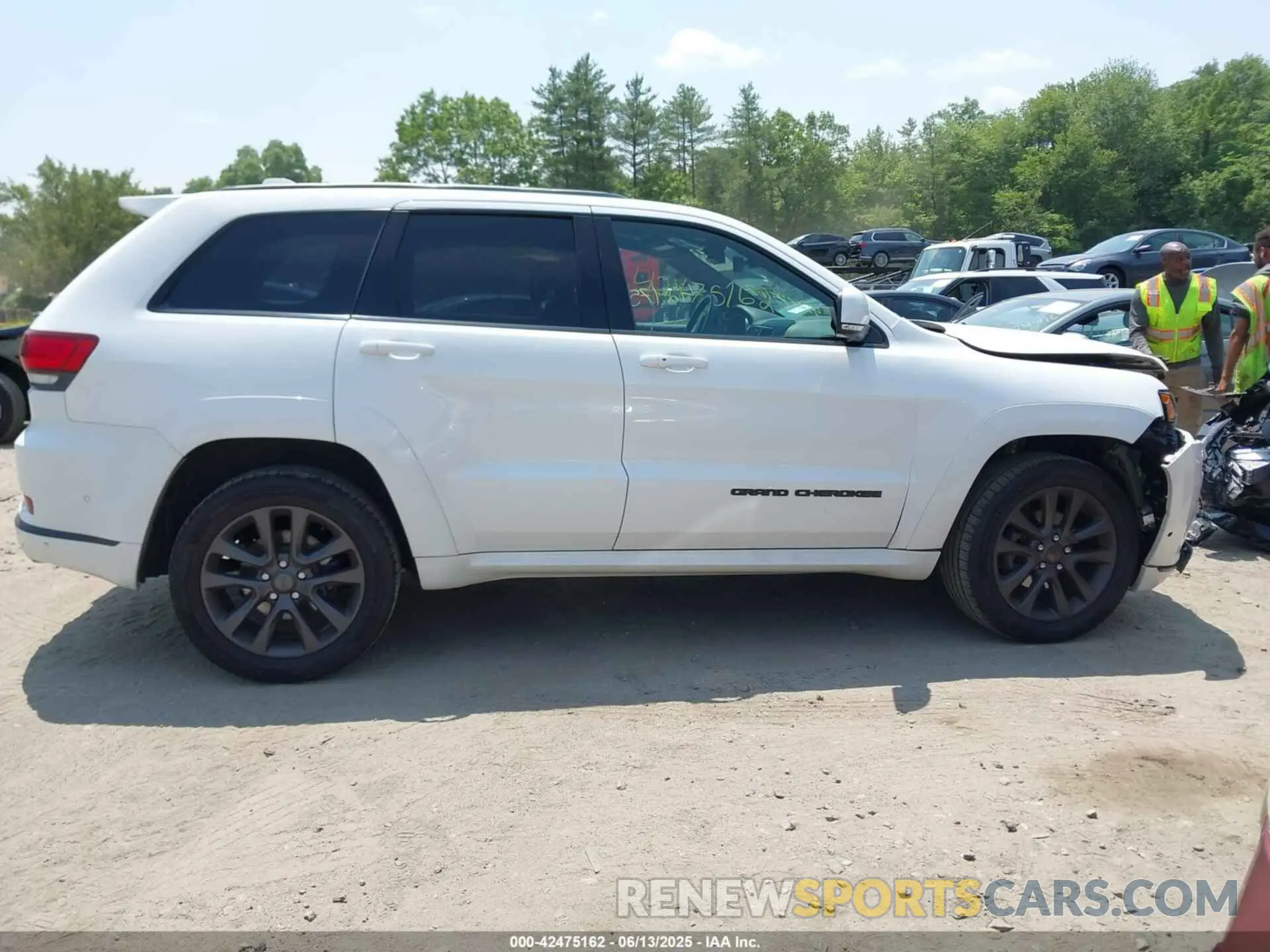 13 Photograph of a damaged car 1C4RJFCGXKC703722 JEEP GRAND CHEROKEE 2019