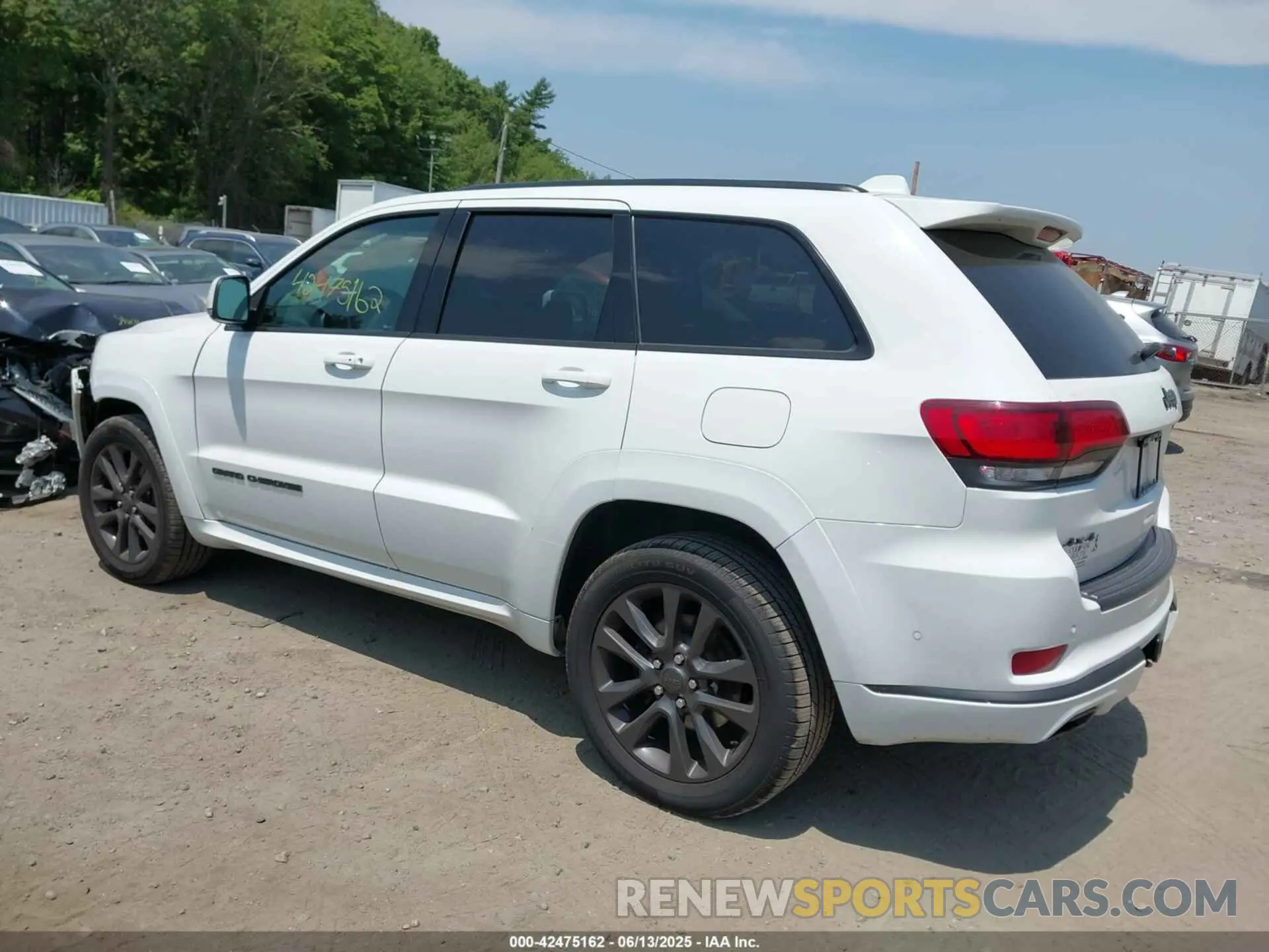 3 Photograph of a damaged car 1C4RJFCGXKC703722 JEEP GRAND CHEROKEE 2019