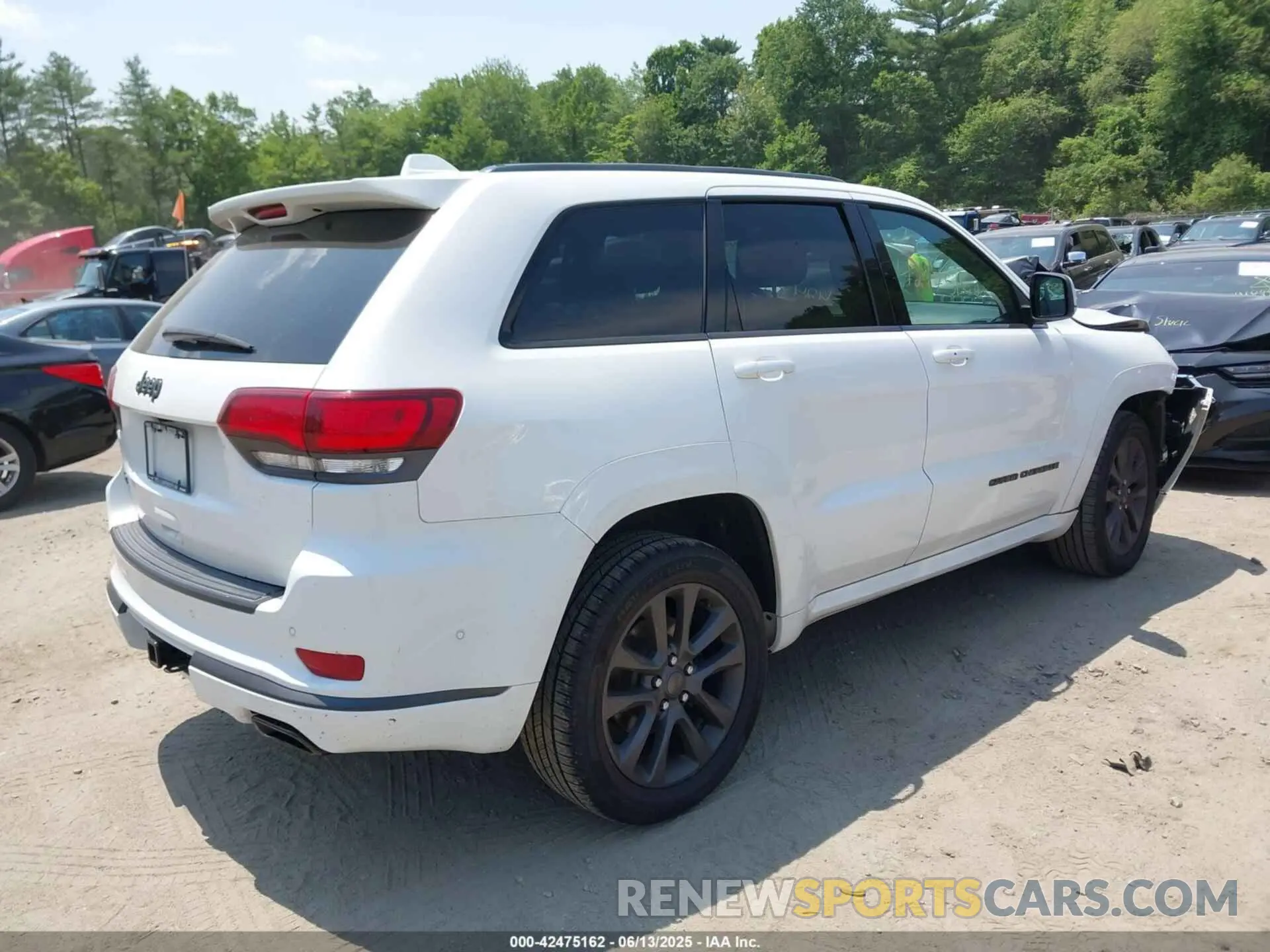 4 Photograph of a damaged car 1C4RJFCGXKC703722 JEEP GRAND CHEROKEE 2019