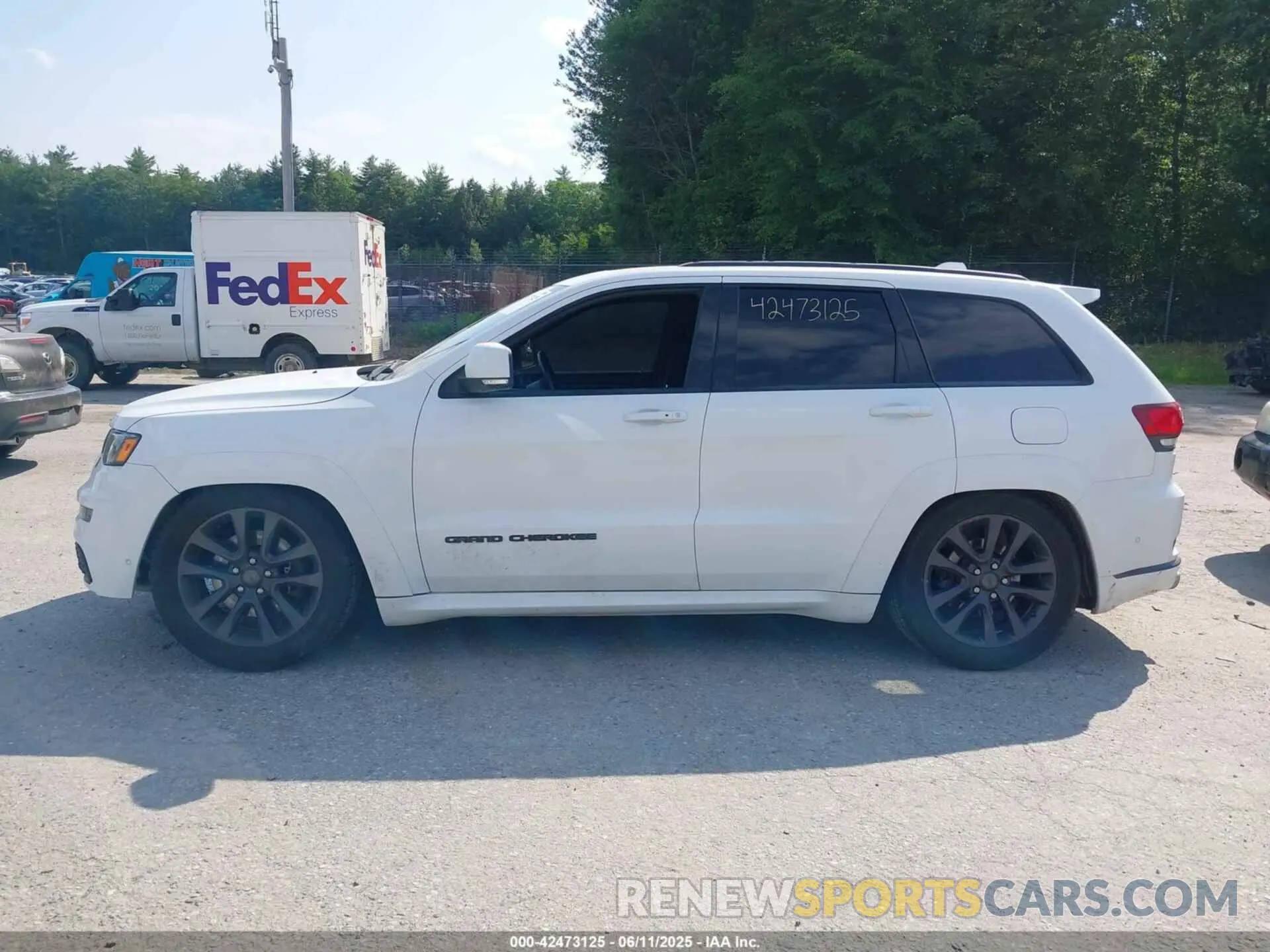 14 Photograph of a damaged car 1C4RJFCT2KC607788 JEEP GRAND CHEROKEE 2019