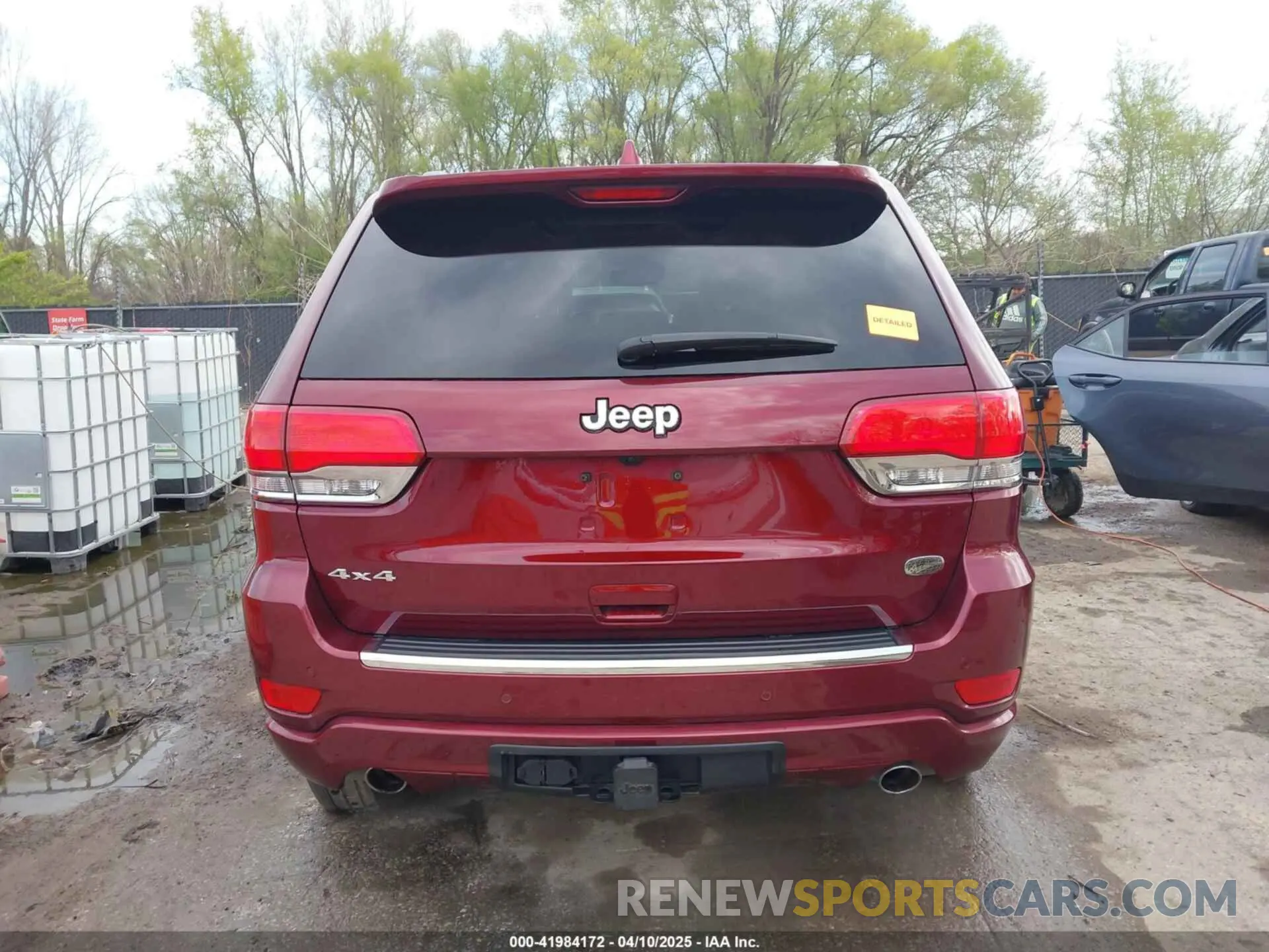 17 Photograph of a damaged car 1C4RJFCT3KC621988 JEEP GRAND CHEROKEE 2019