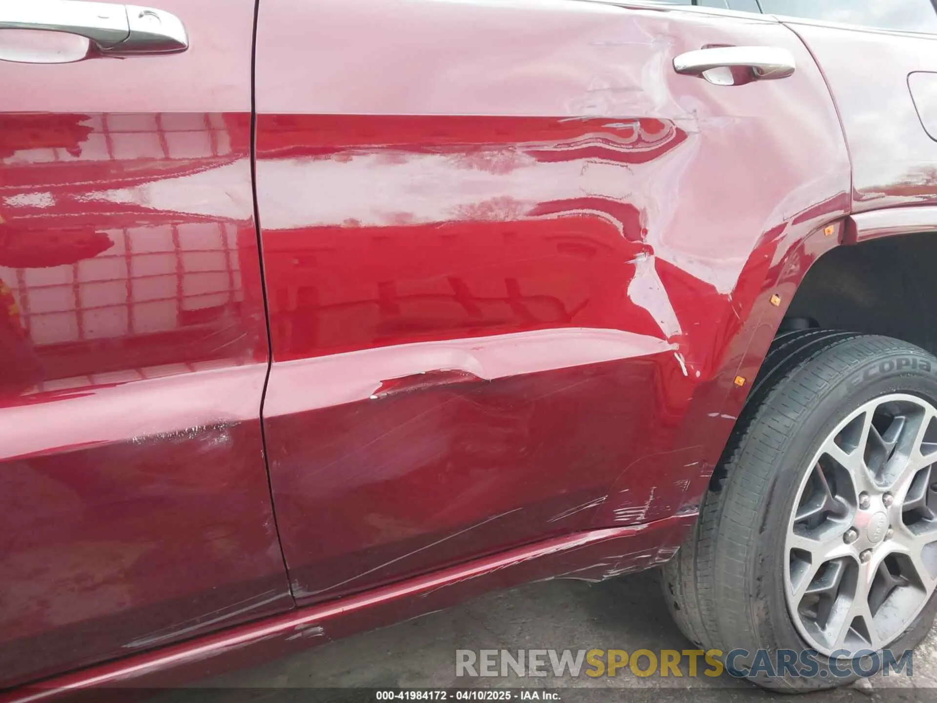 20 Photograph of a damaged car 1C4RJFCT3KC621988 JEEP GRAND CHEROKEE 2019