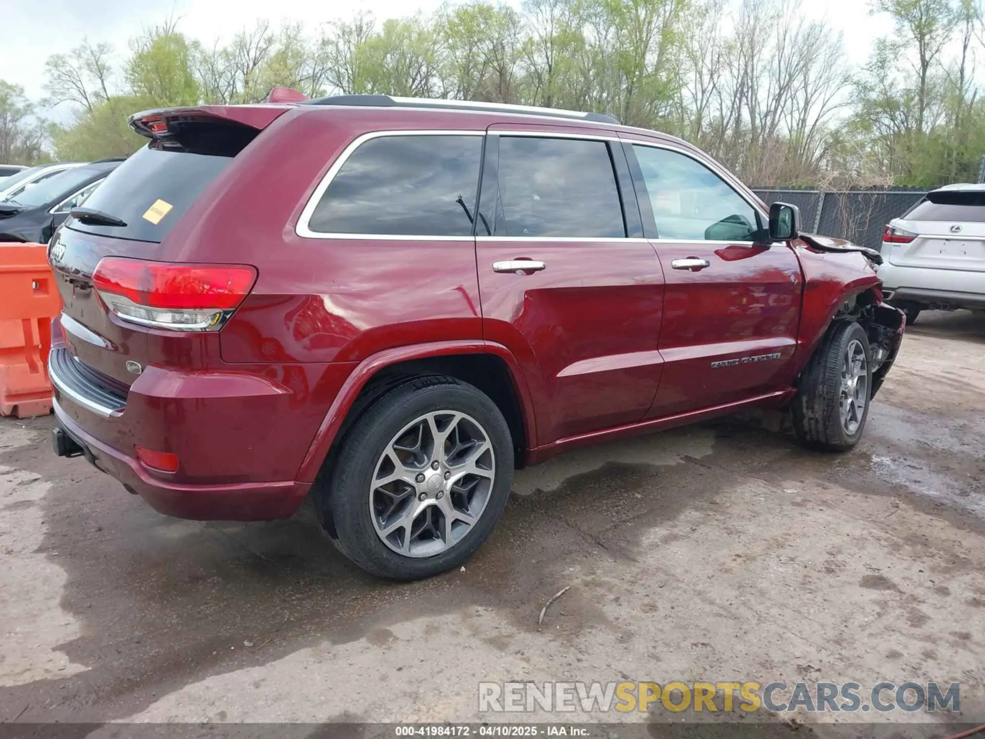 4 Photograph of a damaged car 1C4RJFCT3KC621988 JEEP GRAND CHEROKEE 2019