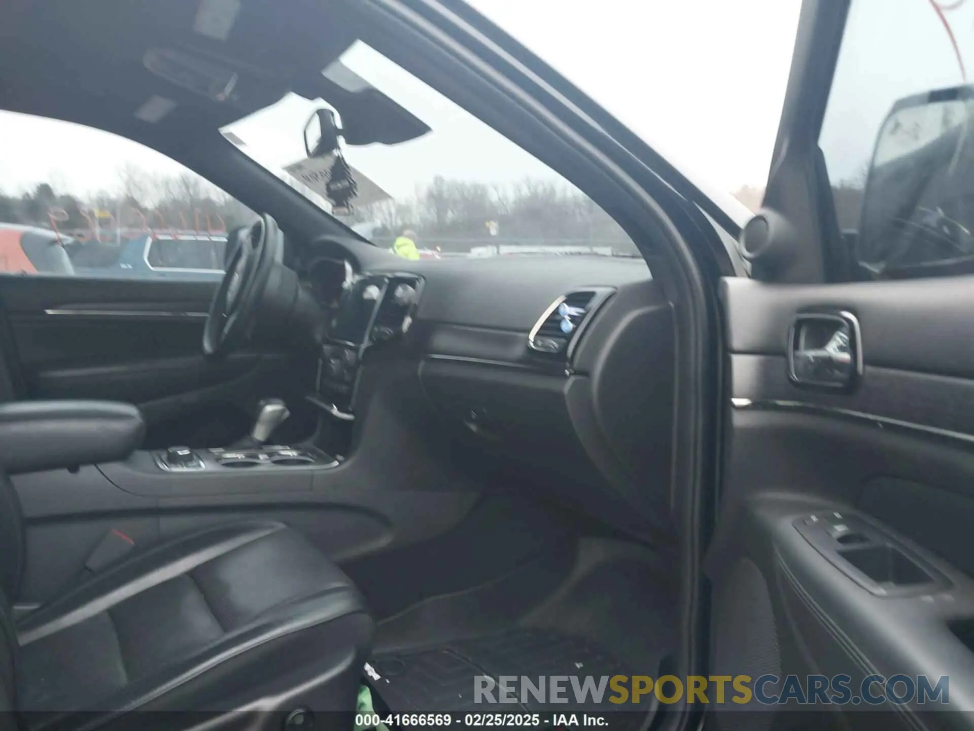 5 Photograph of a damaged car 1C4RJFCT7KC655397 JEEP GRAND CHEROKEE 2019