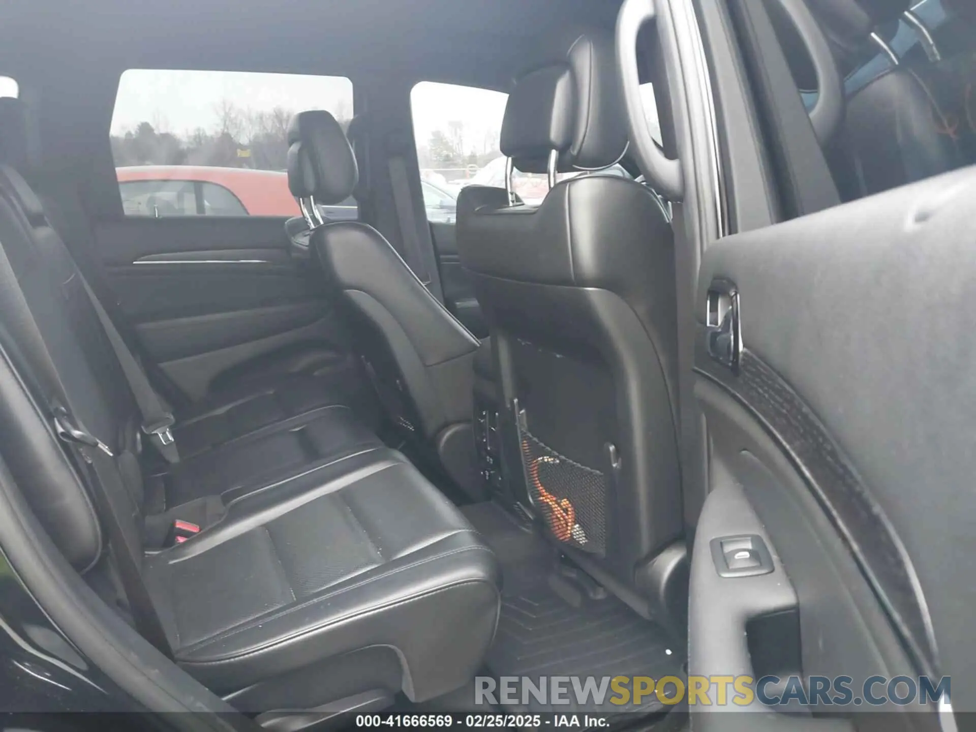 8 Photograph of a damaged car 1C4RJFCT7KC655397 JEEP GRAND CHEROKEE 2019