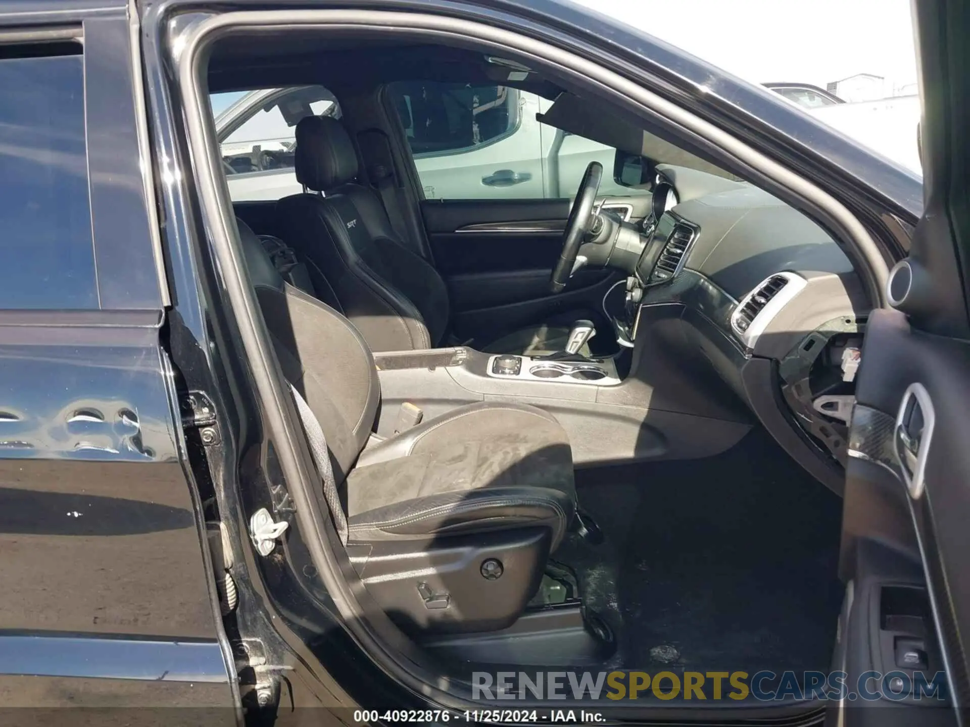 5 Photograph of a damaged car 1C4RJFDJ5KC611105 JEEP GRAND CHEROKEE 2019