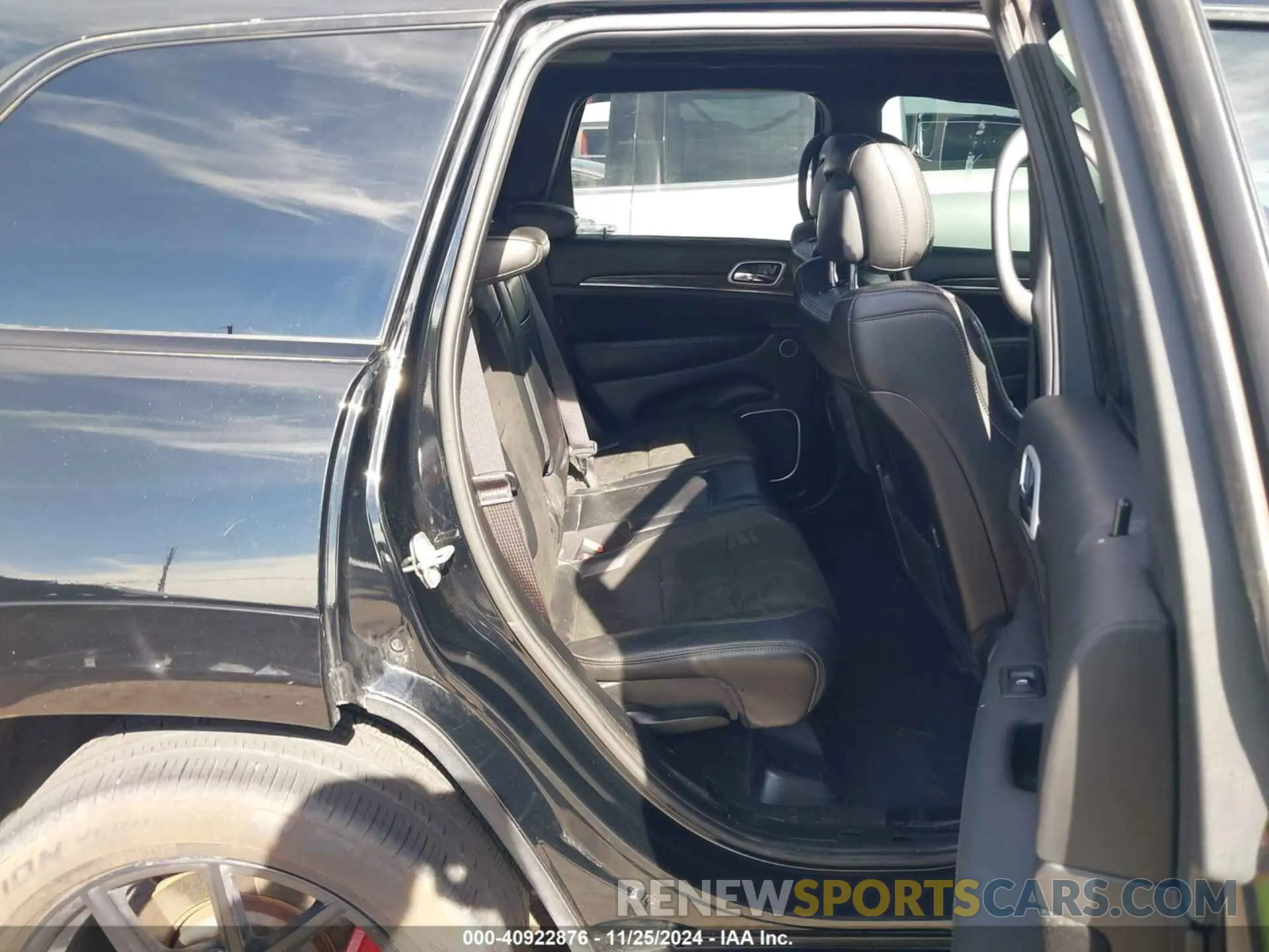 8 Photograph of a damaged car 1C4RJFDJ5KC611105 JEEP GRAND CHEROKEE 2019