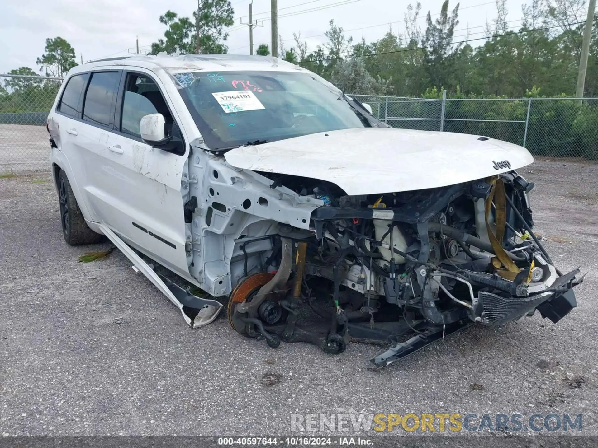 1 Photograph of a damaged car 1C4RJFDJ5KC679257 JEEP GRAND CHEROKEE 2019