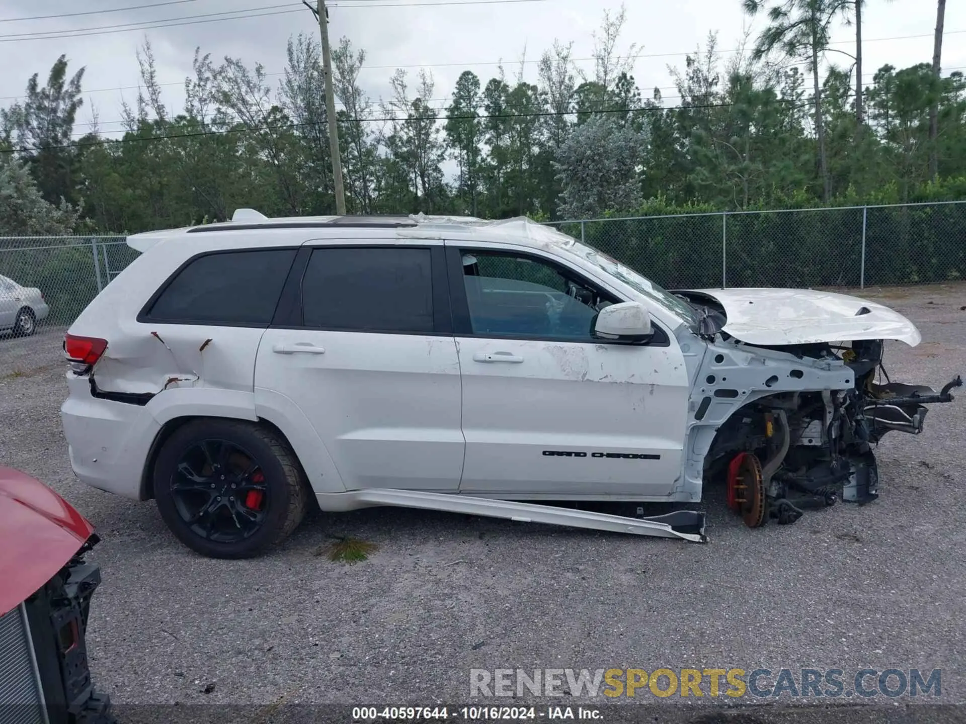 13 Photograph of a damaged car 1C4RJFDJ5KC679257 JEEP GRAND CHEROKEE 2019
