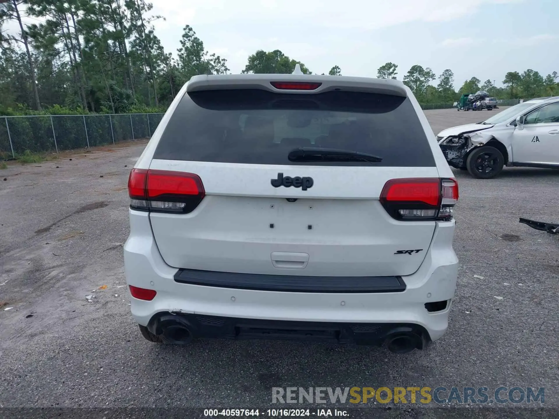 16 Photograph of a damaged car 1C4RJFDJ5KC679257 JEEP GRAND CHEROKEE 2019