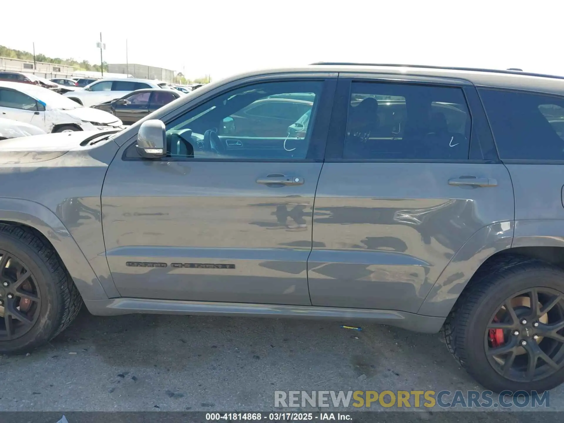 14 Photograph of a damaged car 1C4RJFDJ5KC758685 JEEP GRAND CHEROKEE 2019