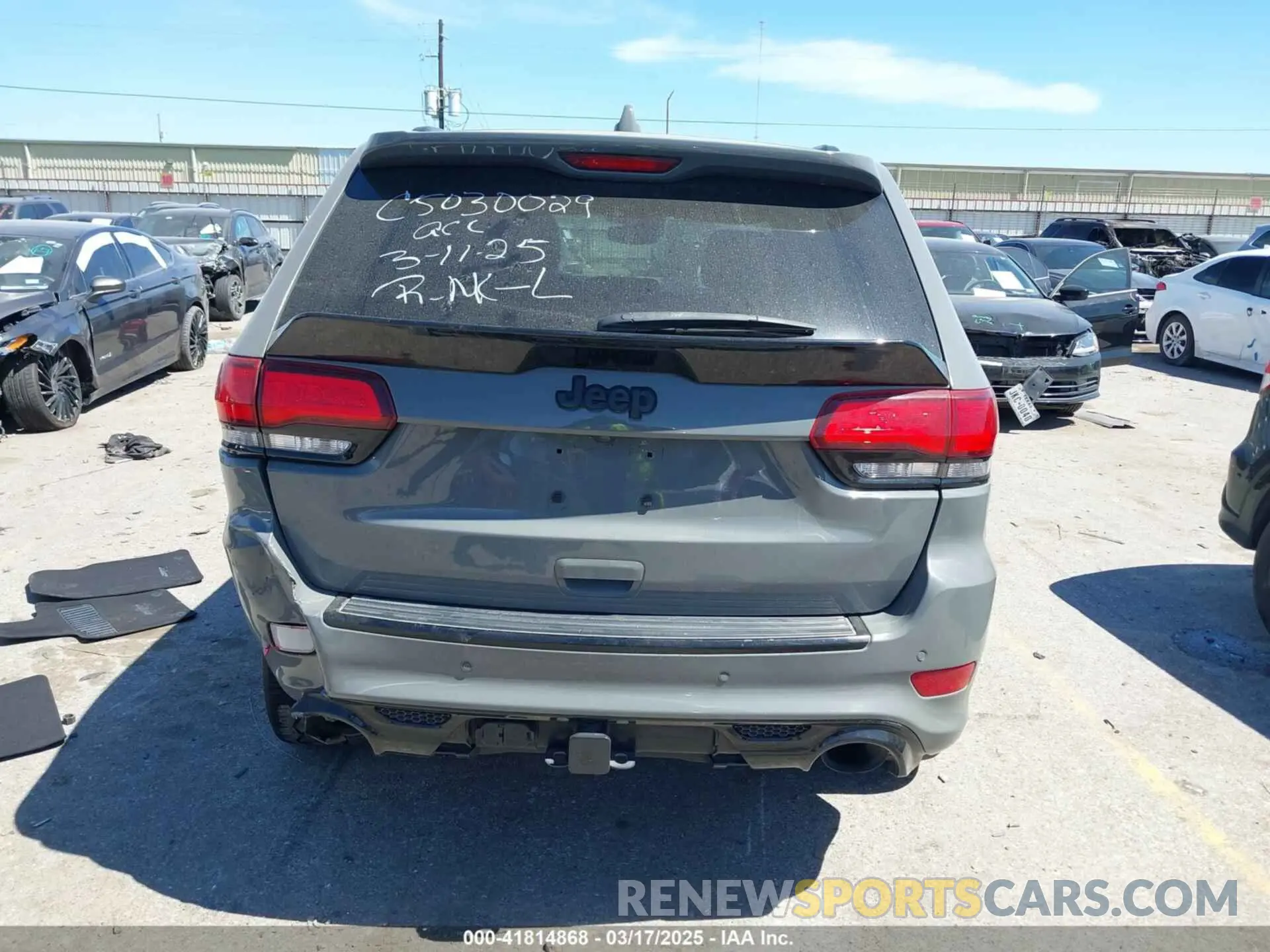 16 Photograph of a damaged car 1C4RJFDJ5KC758685 JEEP GRAND CHEROKEE 2019