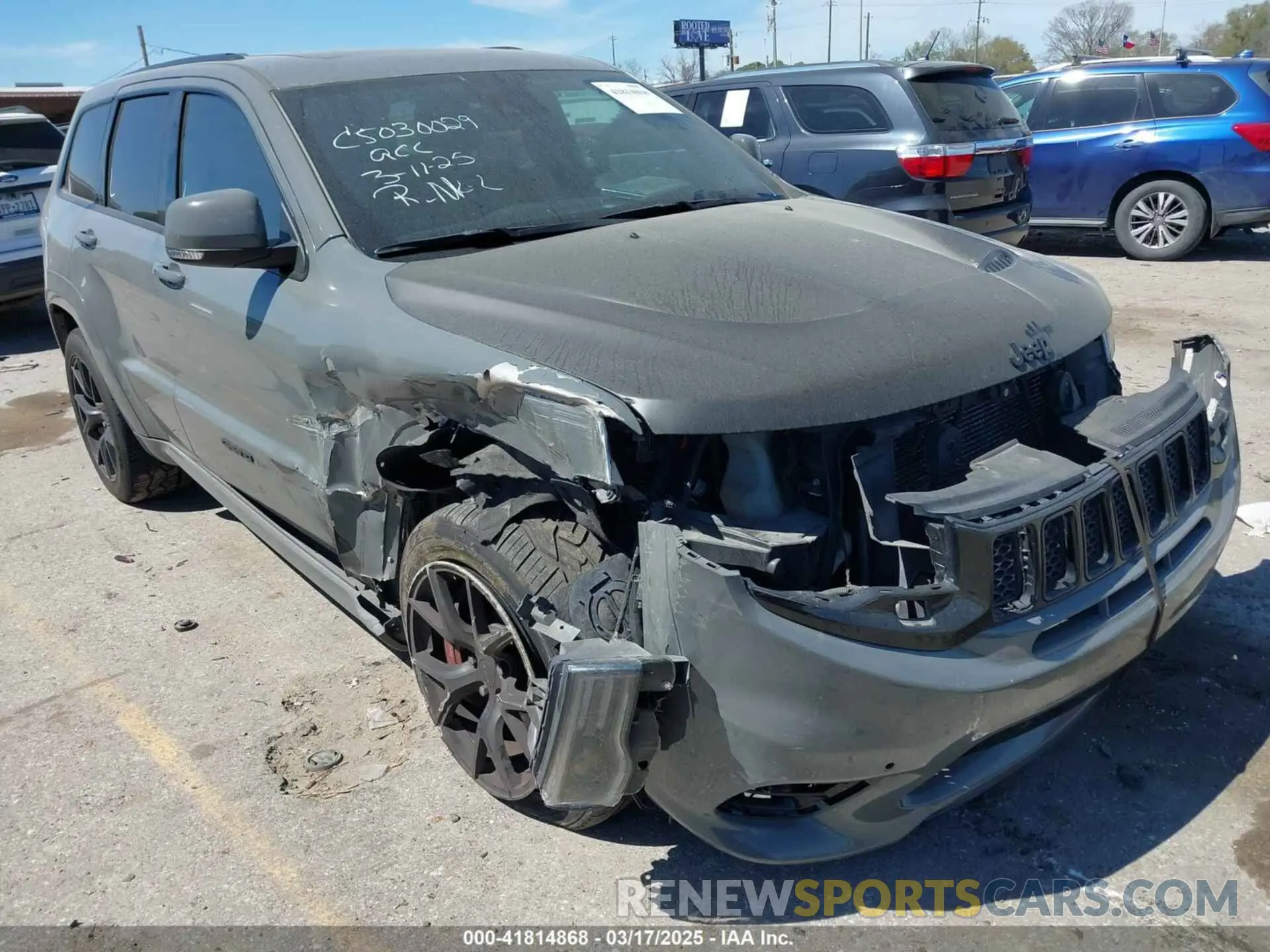 17 Photograph of a damaged car 1C4RJFDJ5KC758685 JEEP GRAND CHEROKEE 2019