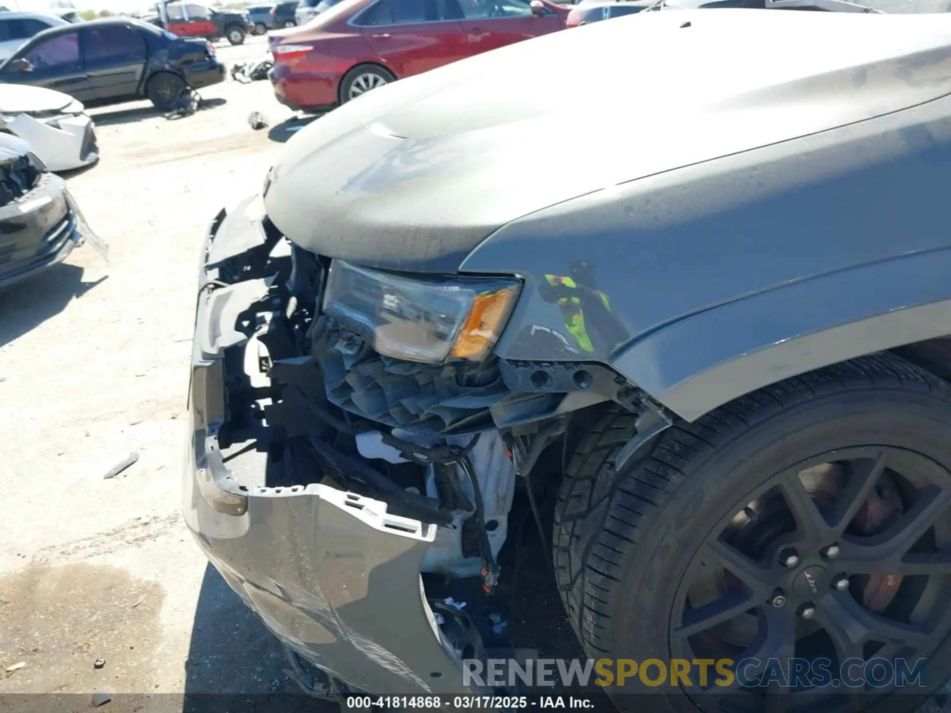 18 Photograph of a damaged car 1C4RJFDJ5KC758685 JEEP GRAND CHEROKEE 2019