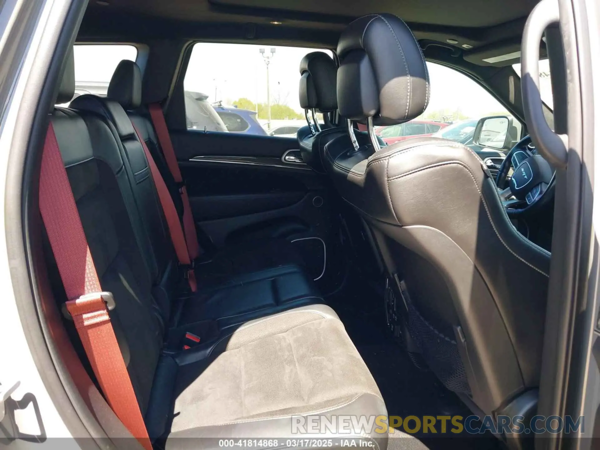 8 Photograph of a damaged car 1C4RJFDJ5KC758685 JEEP GRAND CHEROKEE 2019