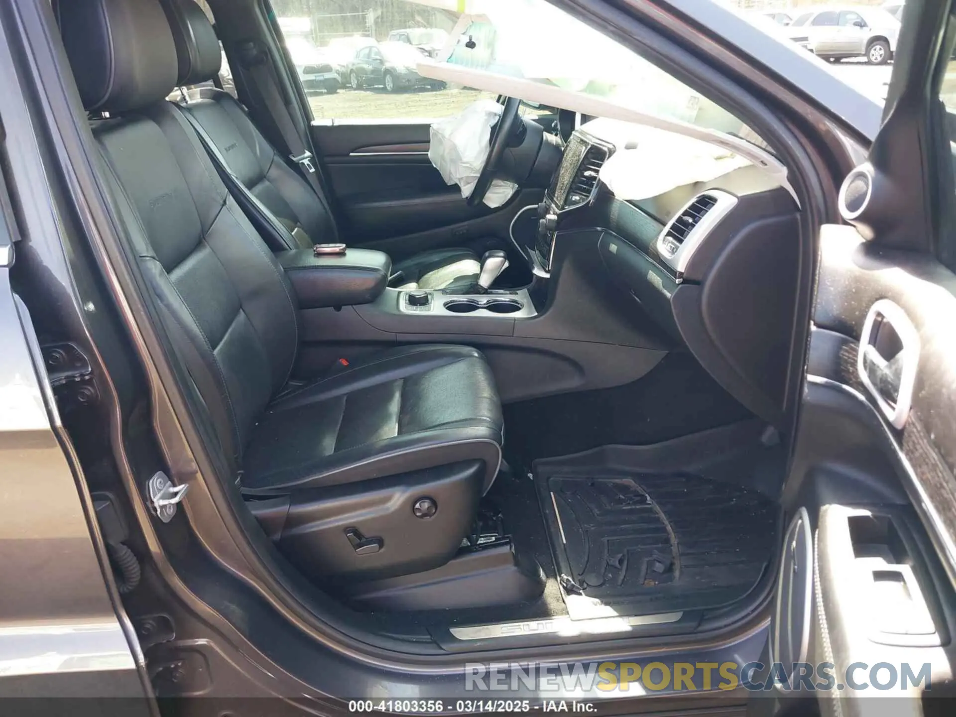 5 Photograph of a damaged car 1C4RJFJG1KC637757 JEEP GRAND CHEROKEE 2019