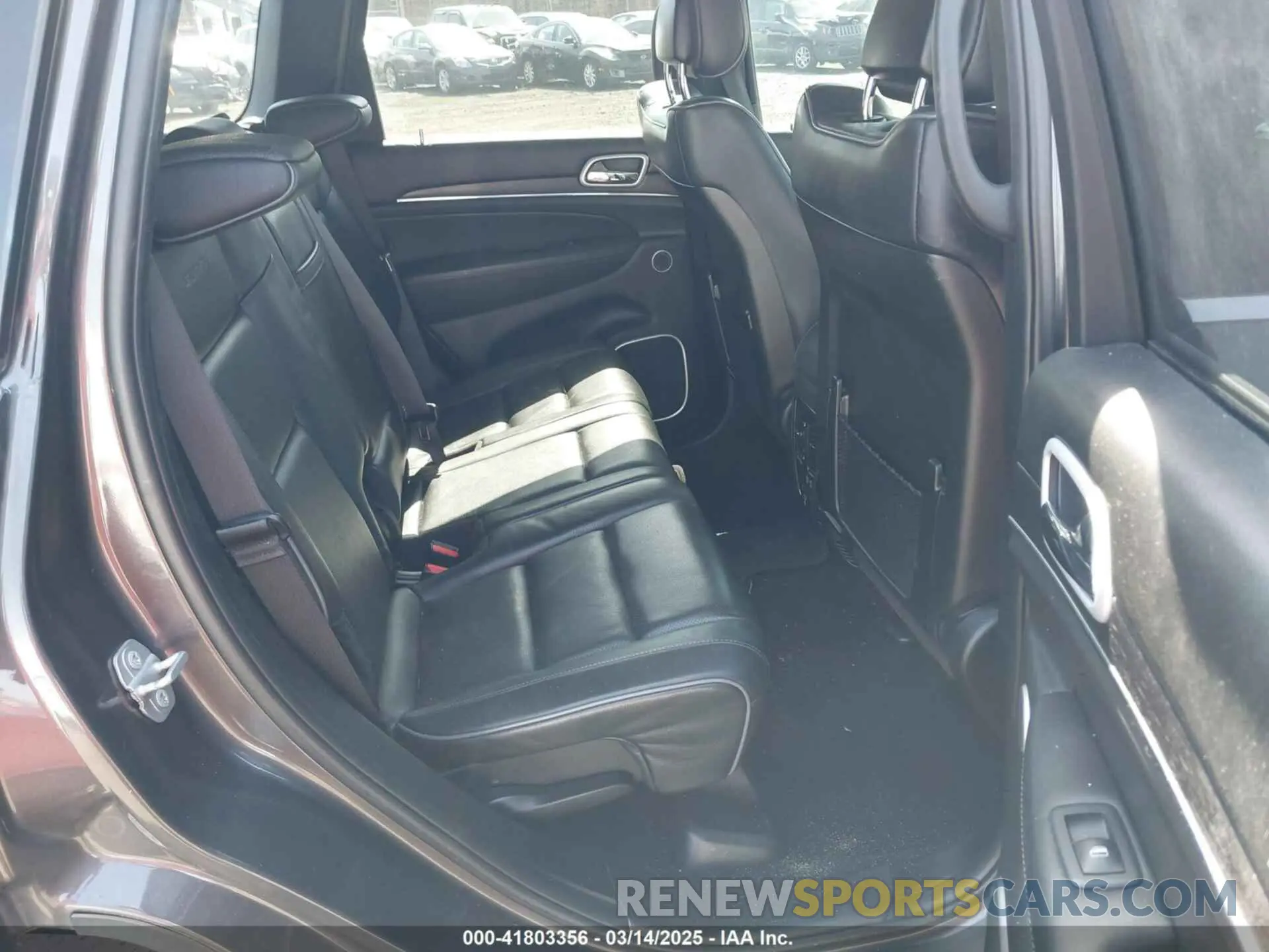 8 Photograph of a damaged car 1C4RJFJG1KC637757 JEEP GRAND CHEROKEE 2019