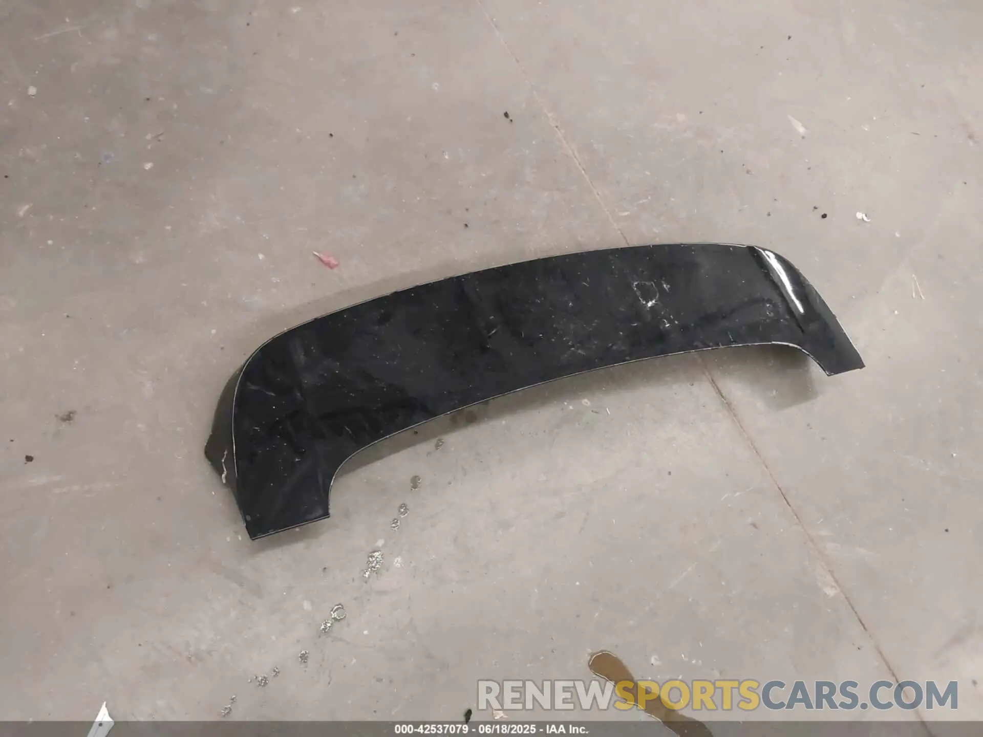 12 Photograph of a damaged car 1C4RJFJT5KC635961 JEEP GRAND CHEROKEE 2019