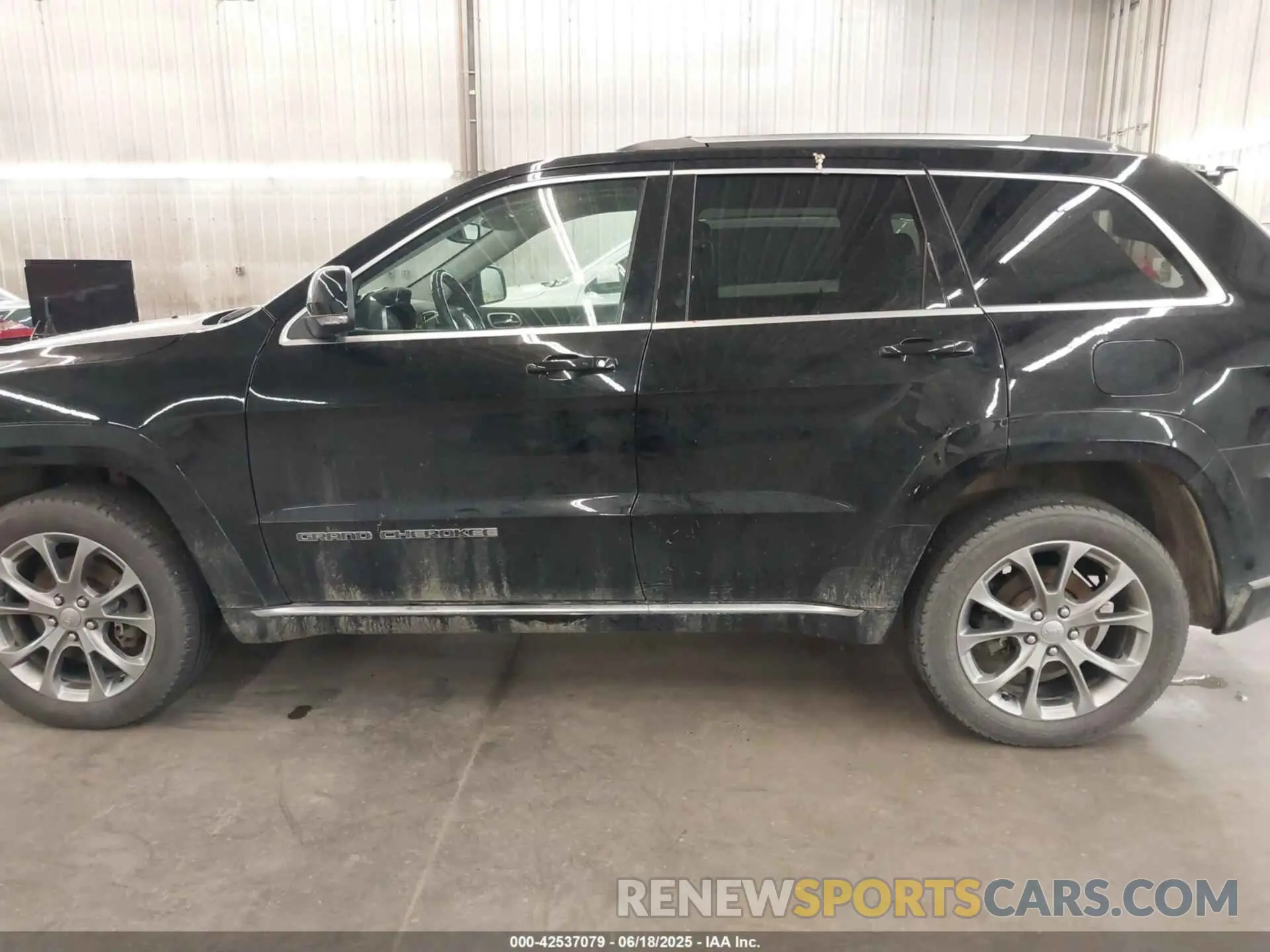 15 Photograph of a damaged car 1C4RJFJT5KC635961 JEEP GRAND CHEROKEE 2019