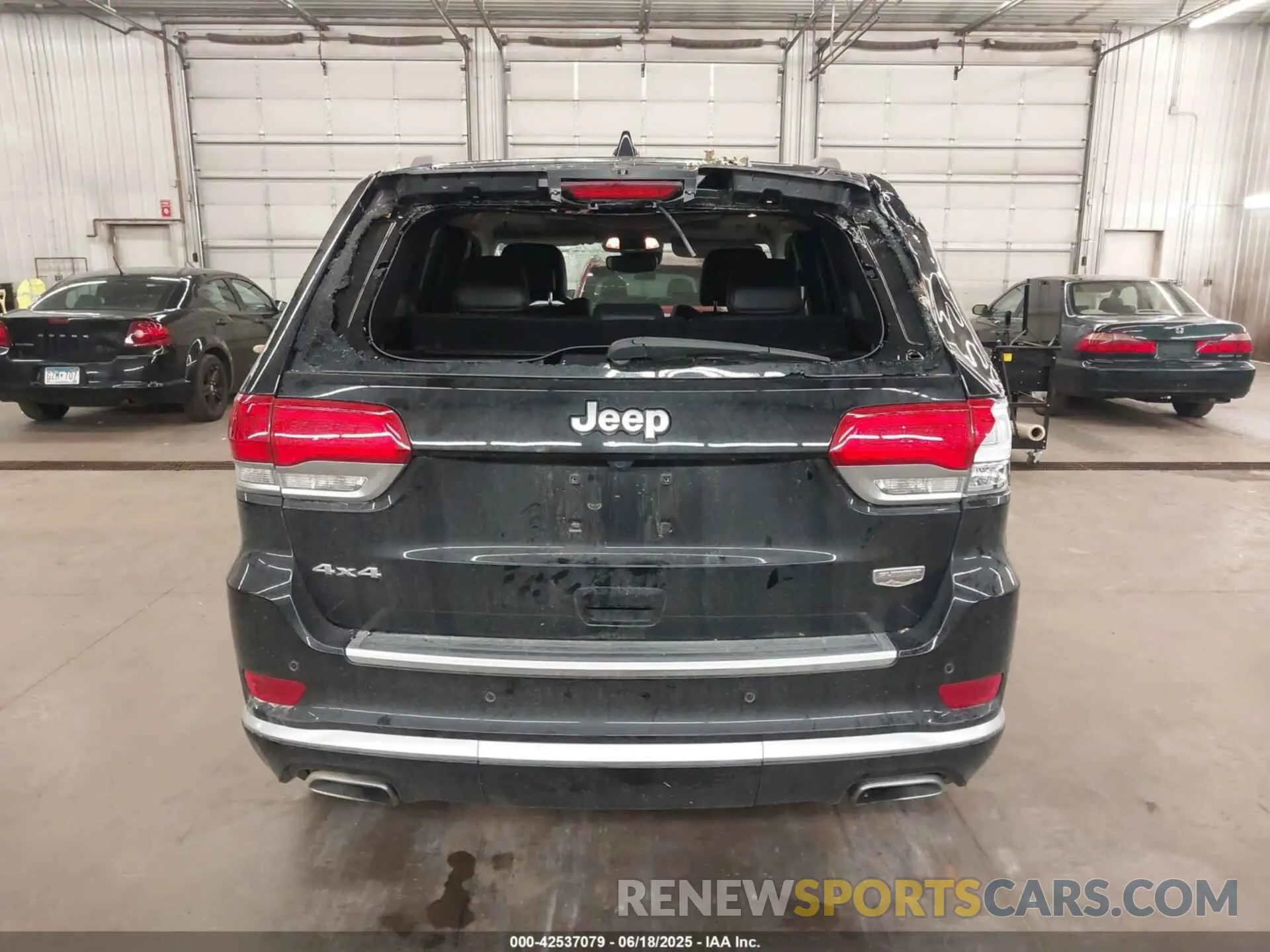 17 Photograph of a damaged car 1C4RJFJT5KC635961 JEEP GRAND CHEROKEE 2019