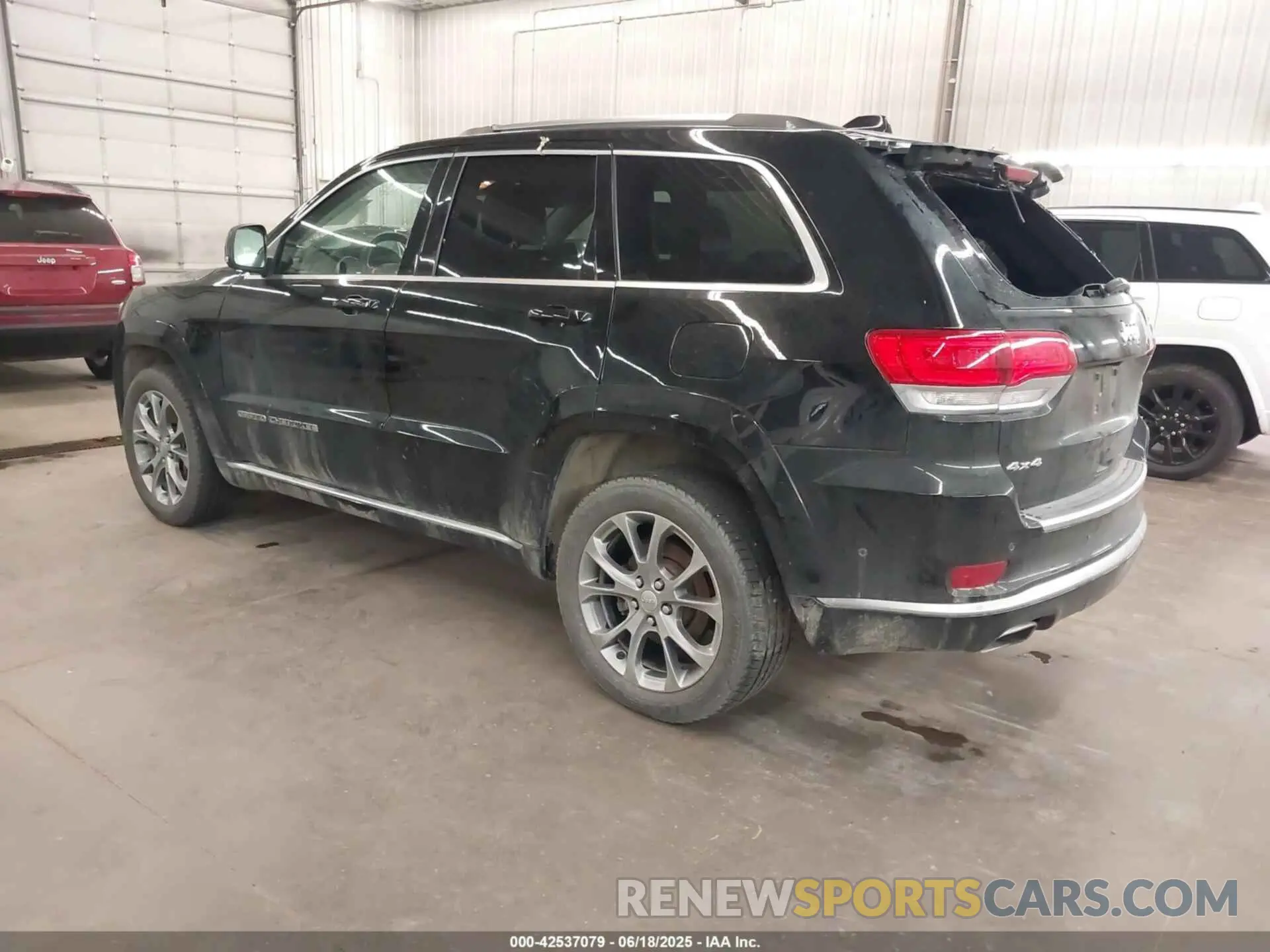 3 Photograph of a damaged car 1C4RJFJT5KC635961 JEEP GRAND CHEROKEE 2019