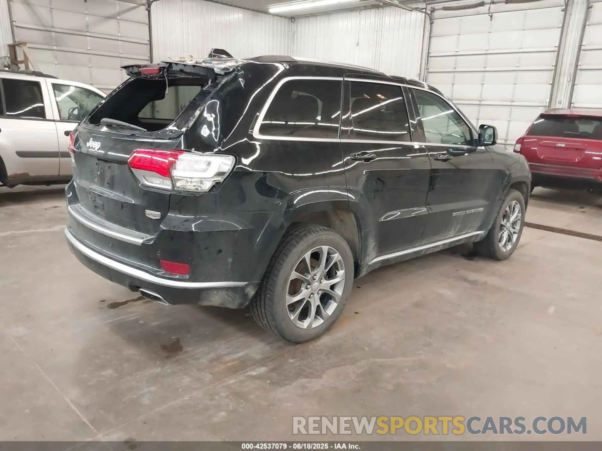 4 Photograph of a damaged car 1C4RJFJT5KC635961 JEEP GRAND CHEROKEE 2019