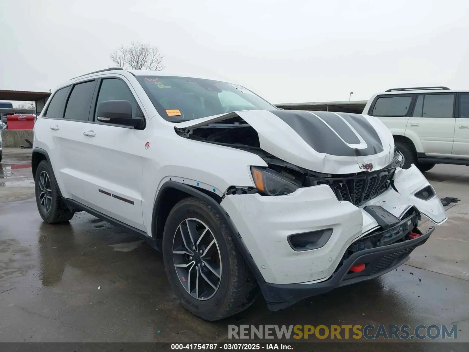 1 Photograph of a damaged car 1C4RJFLG0KC837817 JEEP GRAND CHEROKEE 2019