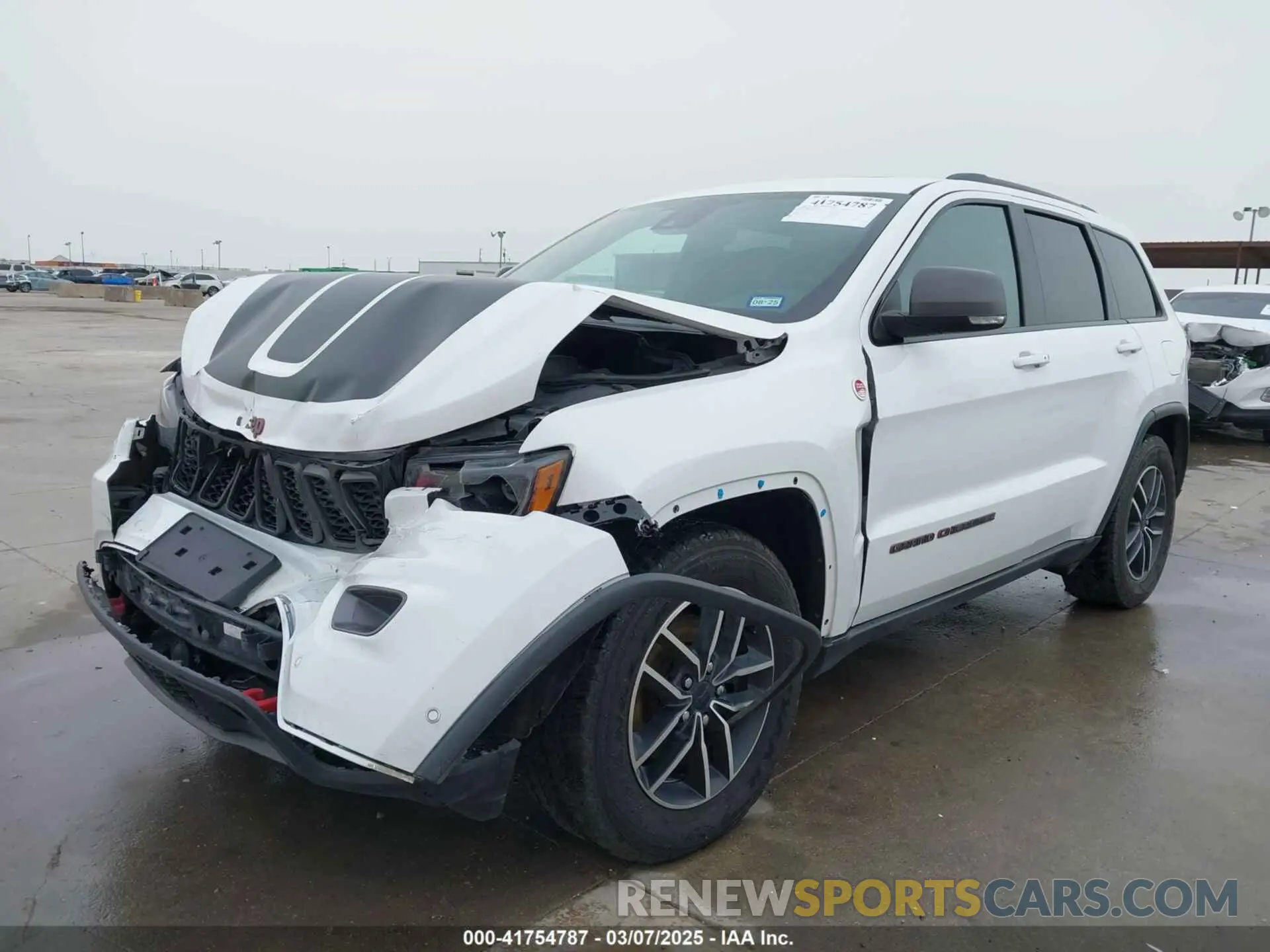 2 Photograph of a damaged car 1C4RJFLG0KC837817 JEEP GRAND CHEROKEE 2019