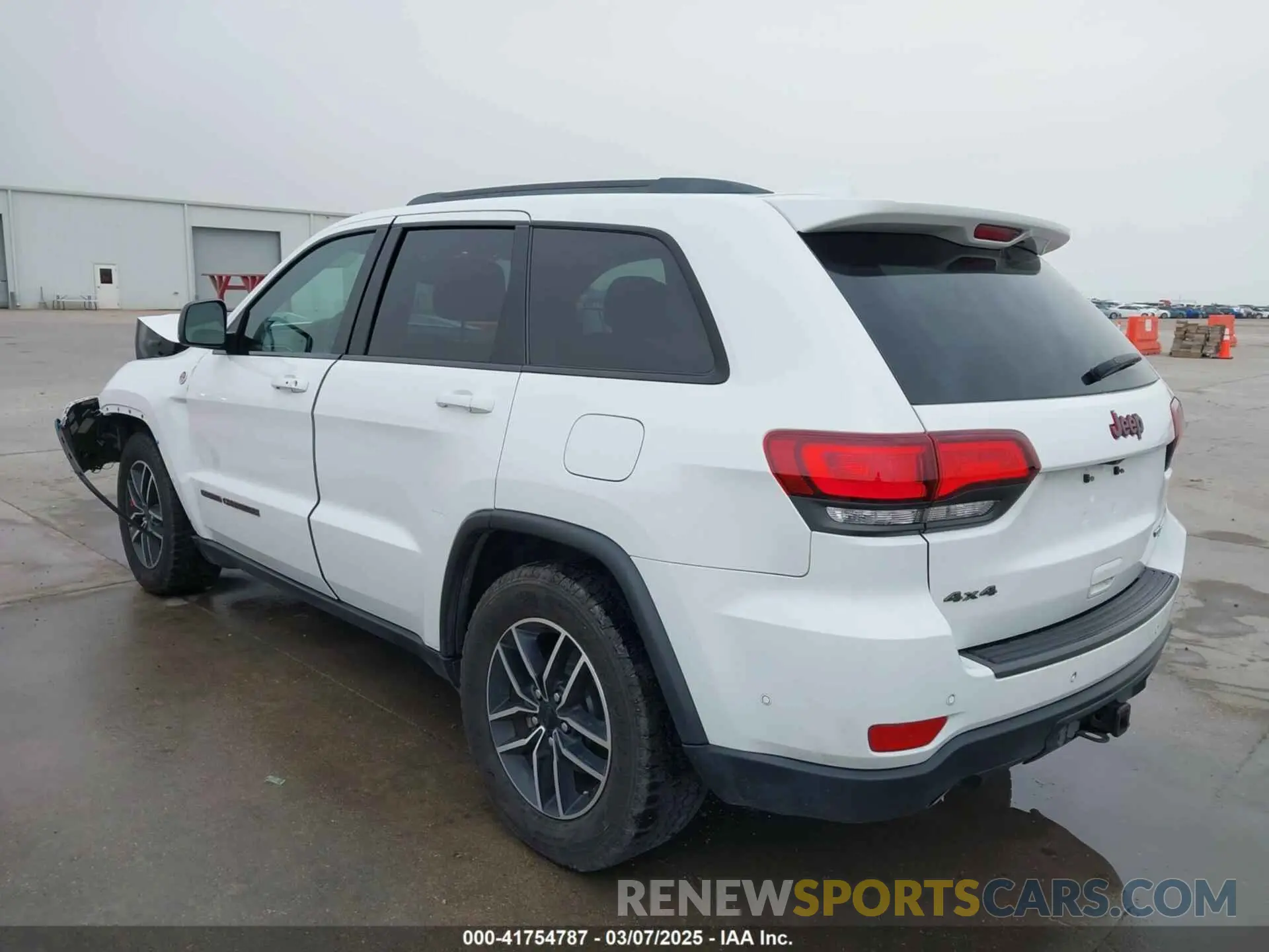 3 Photograph of a damaged car 1C4RJFLG0KC837817 JEEP GRAND CHEROKEE 2019